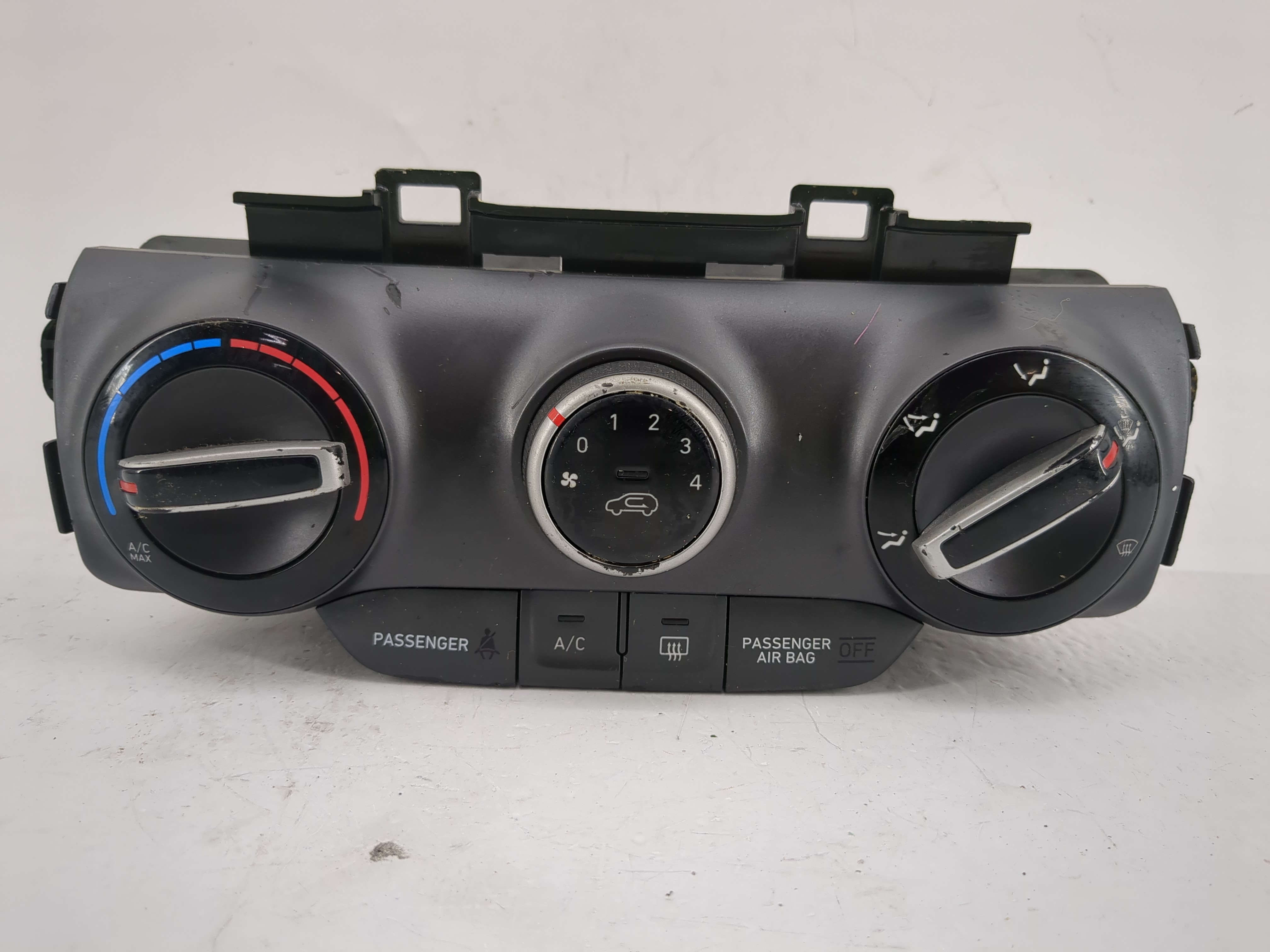 2018-2021 Hyundai Kona Ac Heater Roof Climate Control 97250-j9070 1219339 - Oemusedautoparts1.com