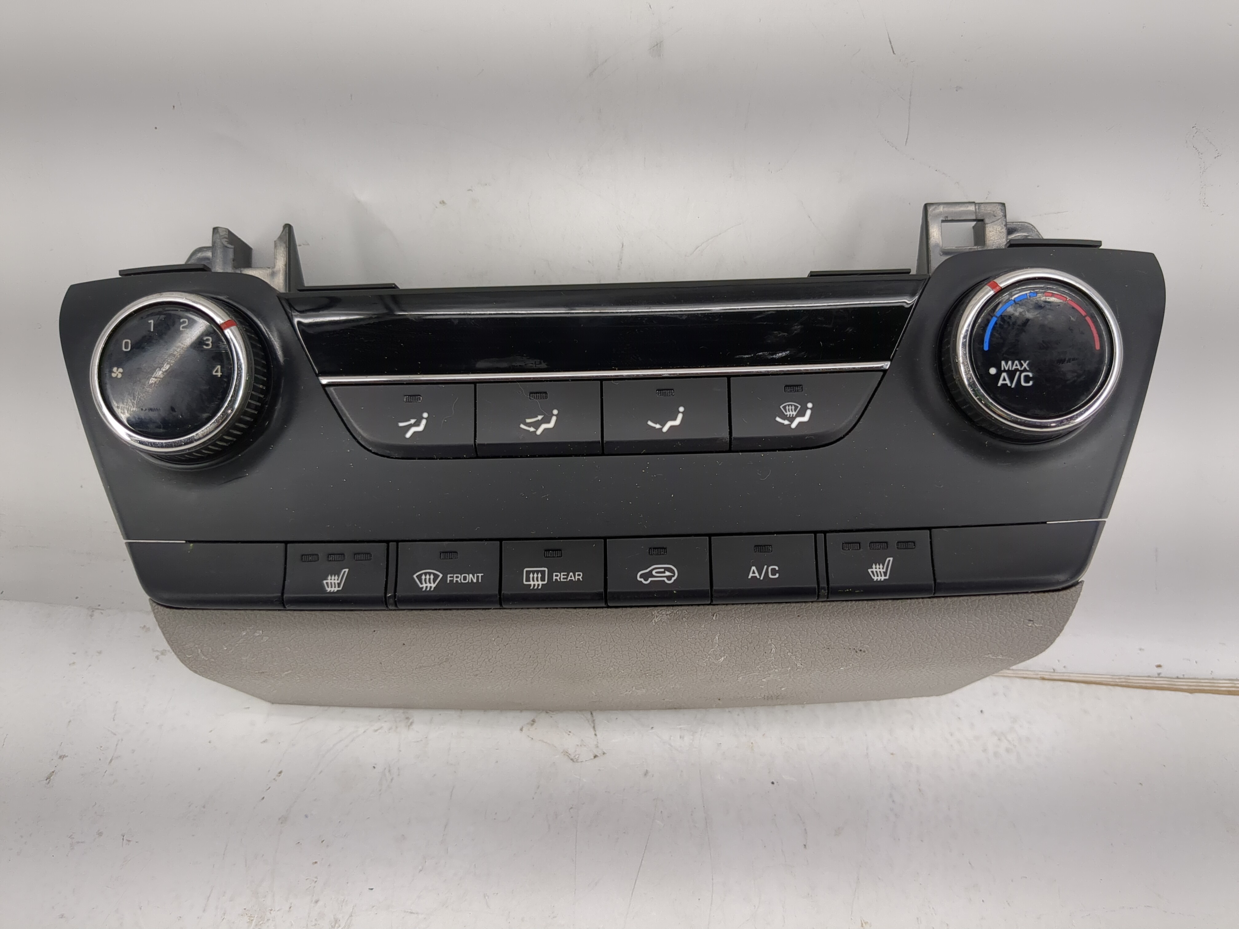2016-2018 Hyundai Tucson Ac Heater Roof Climate Control 97250-d3111 1219350 - Oemusedautoparts1.com