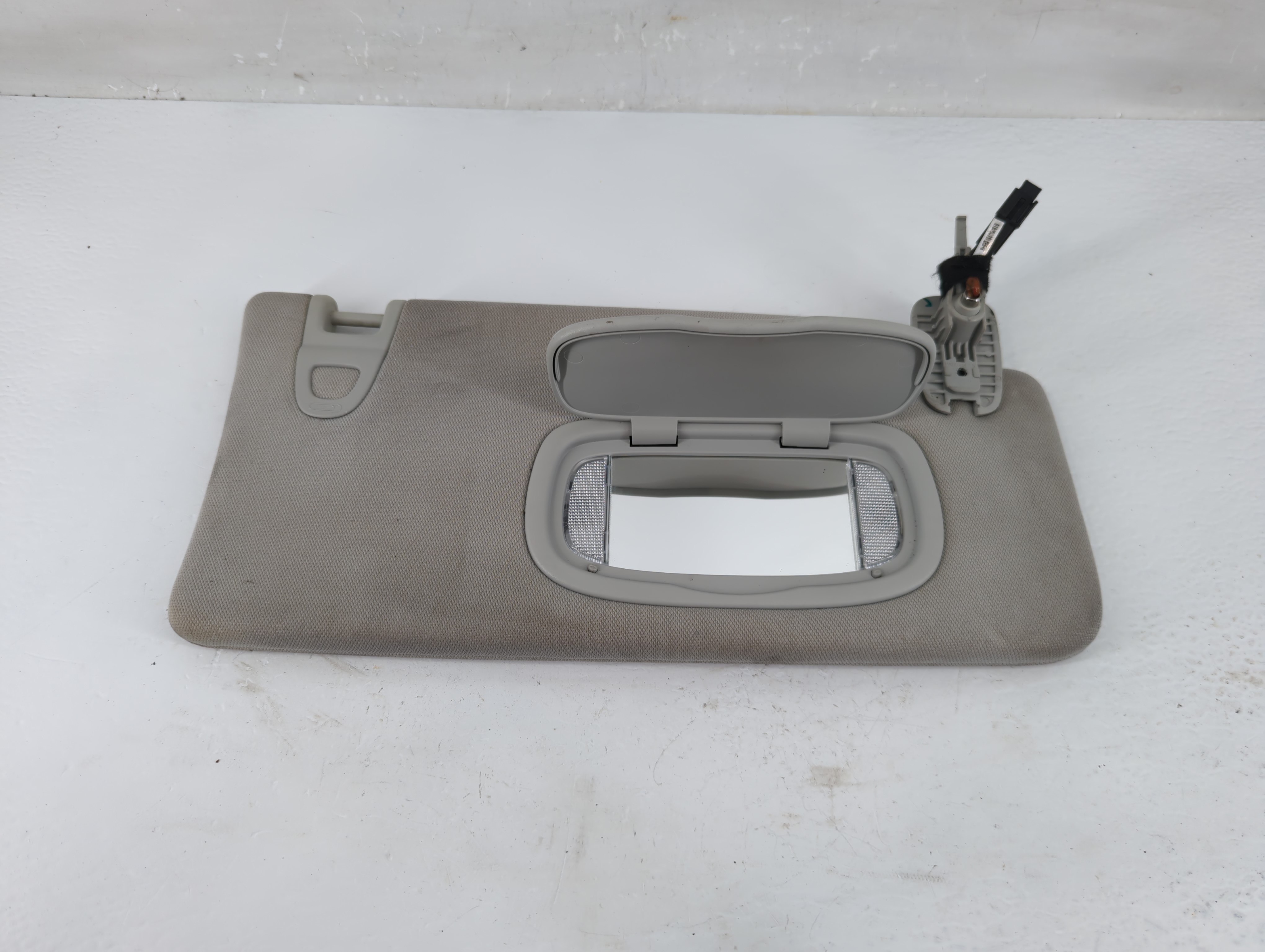 2018 Jeep Compass Passenger Sun Visor Mirror Right Sunvisor Grey 1219366 - Oemusedautoparts1.com