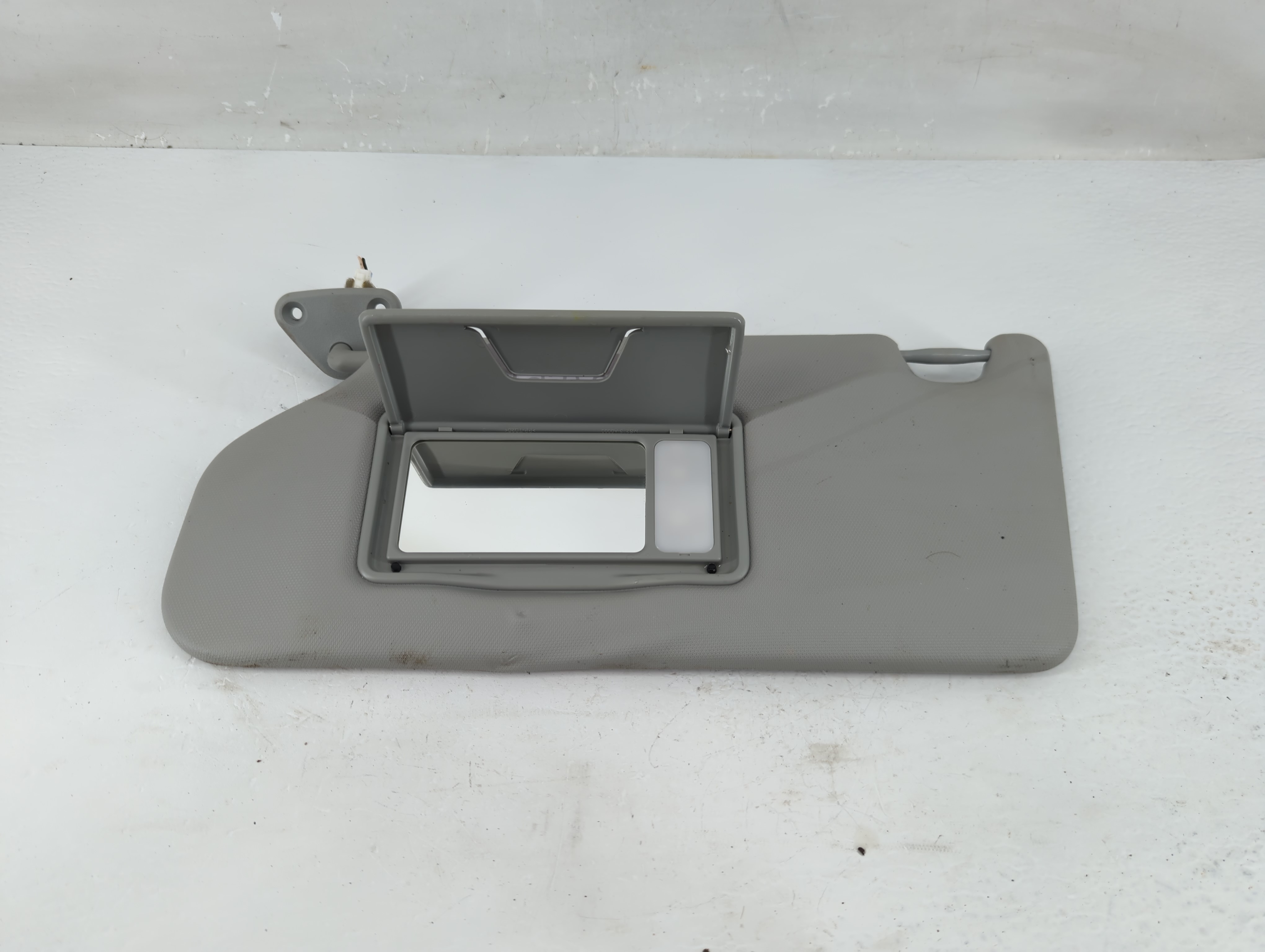 2021 Mitsubishi Outlander Sport Passenger Sun Visor Mirror Right Sunvisor 1219379 - Oemusedautoparts1.com