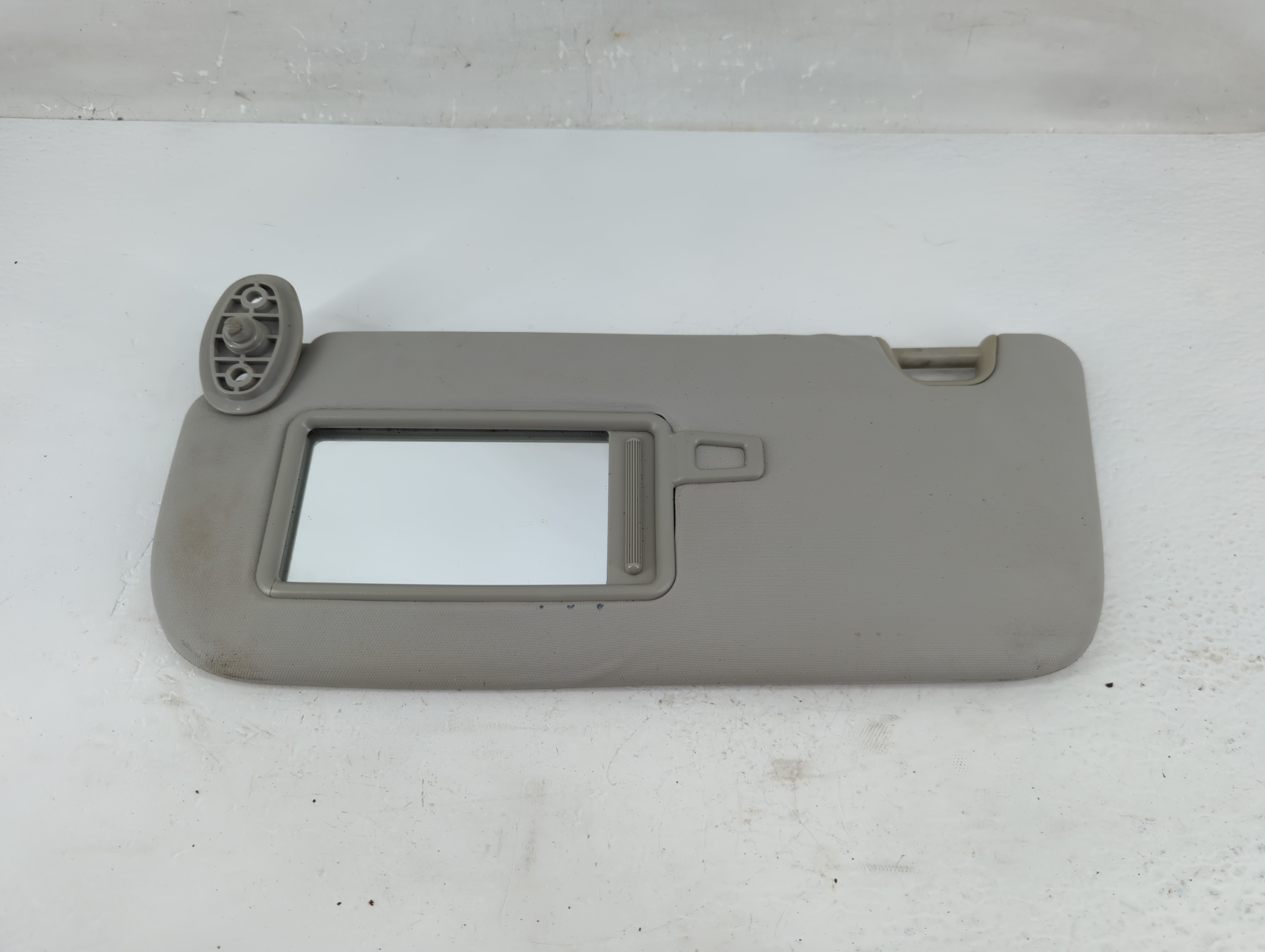 2014-2019 Kia Soul Passenger Sun Visor Mirror Right Sunvisor Grey 1219383 - Oemusedautoparts1.com