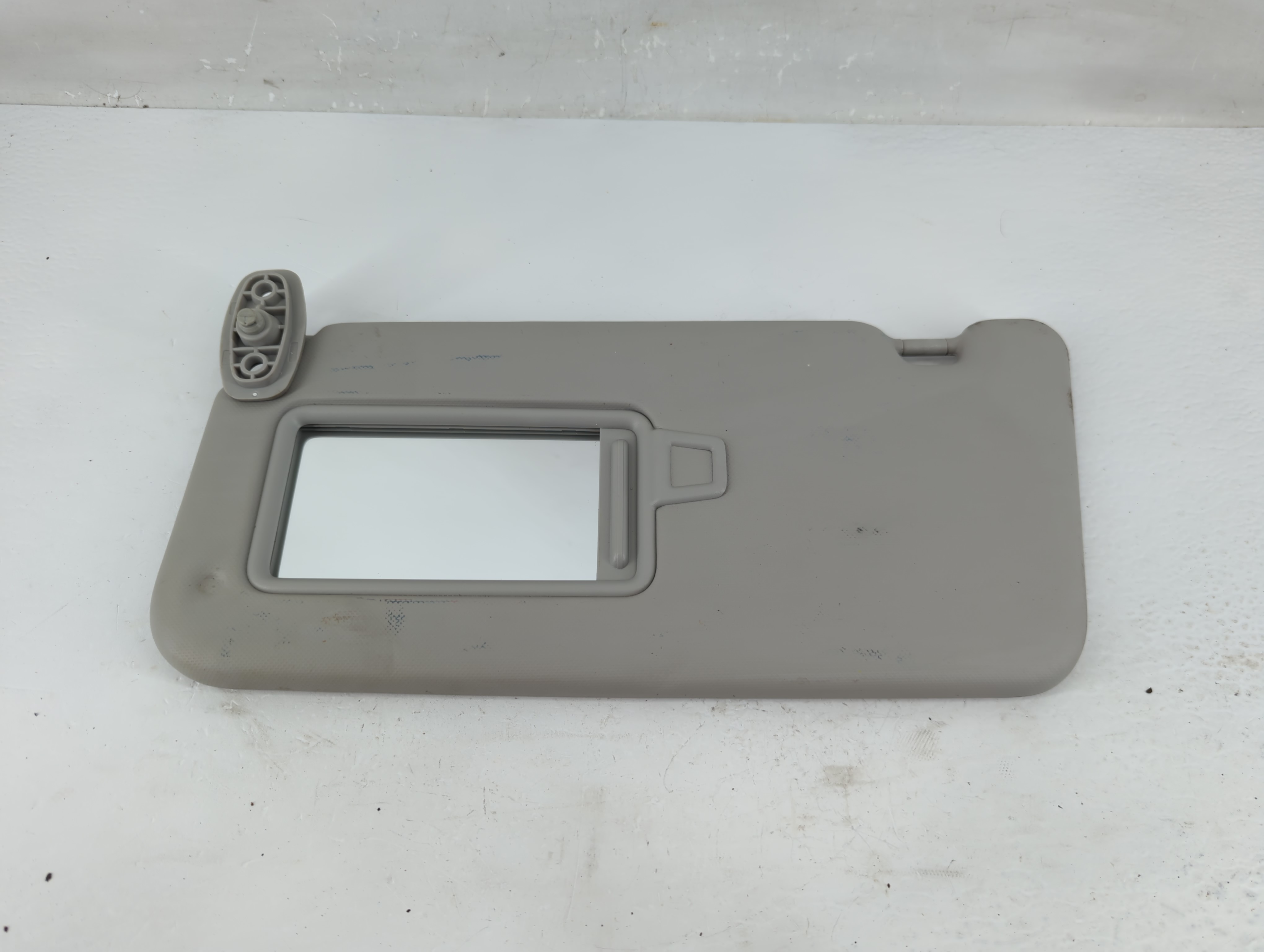 2020-2021 Kia Soul Driver Sun Visor Mirror Left Sunvisor Grey 1219384 - Oemusedautoparts1.com