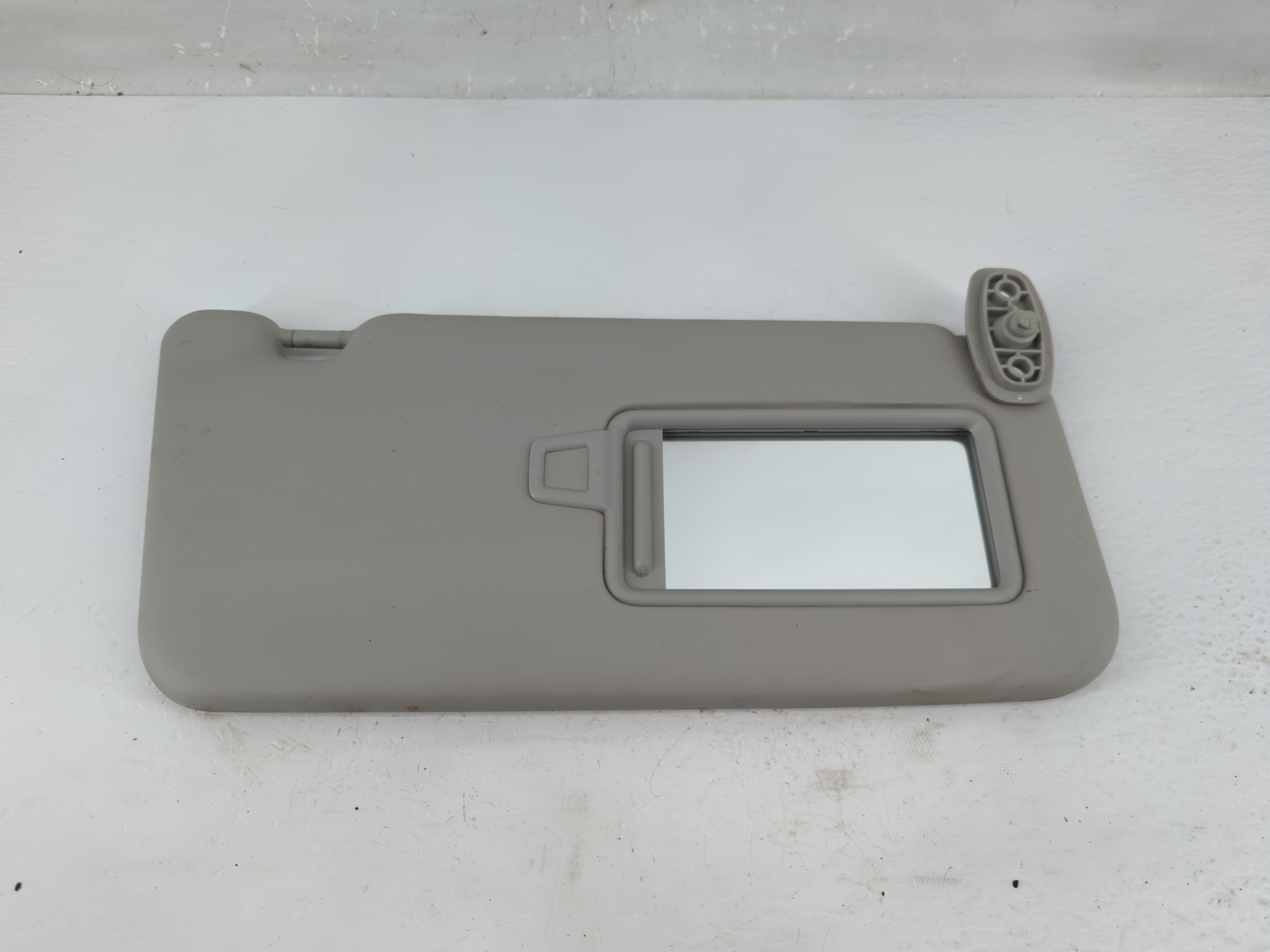 2020-2021 Kia Soul Passenger Sun Visor Mirror Right Sunvisor Grey 1219385 - Oemusedautoparts1.com