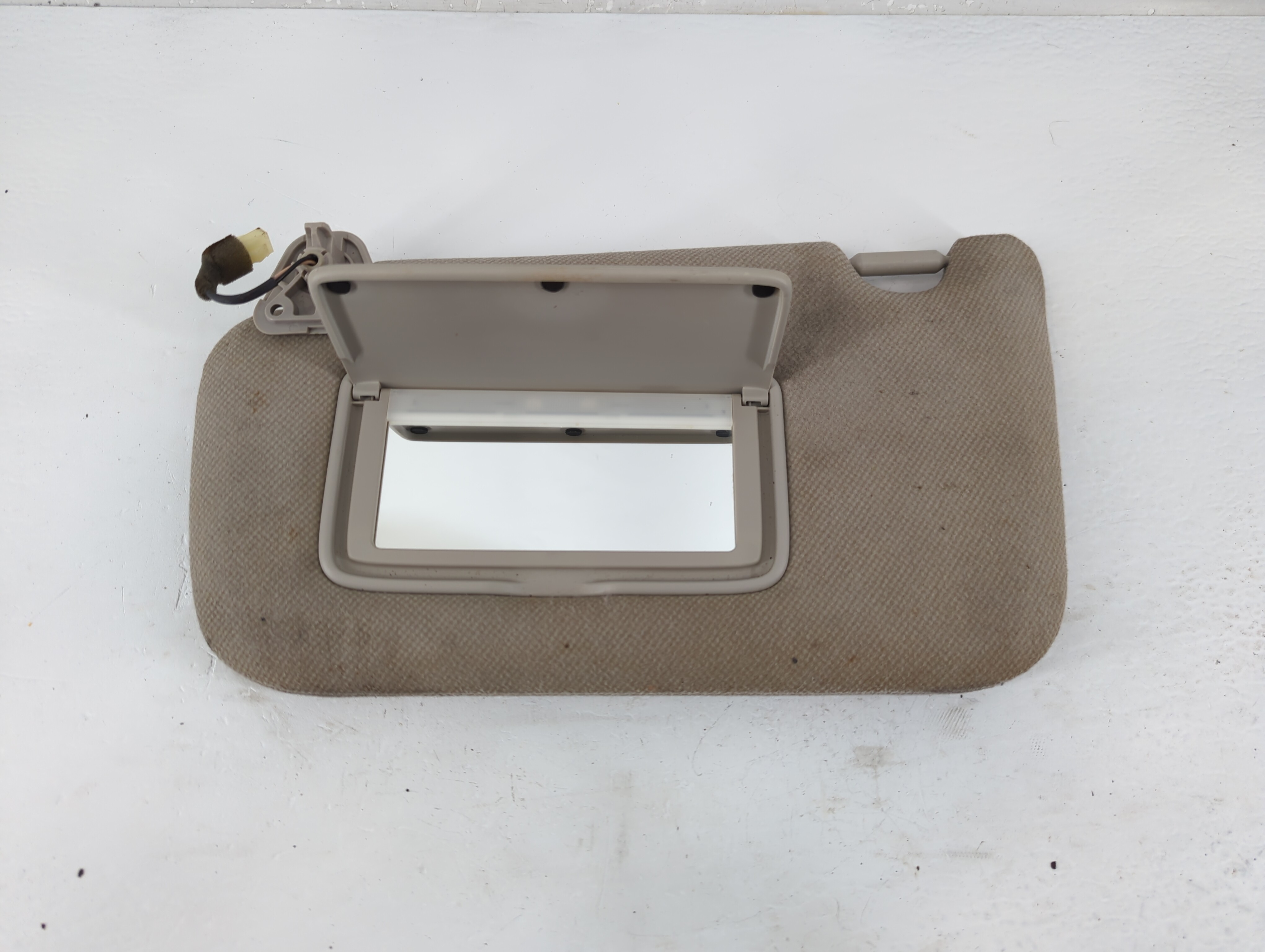 2013-2019 Nissan Sentra Driver Sun Visor Mirror Left Sunvisor 1219407 - Oemusedautoparts1.com
