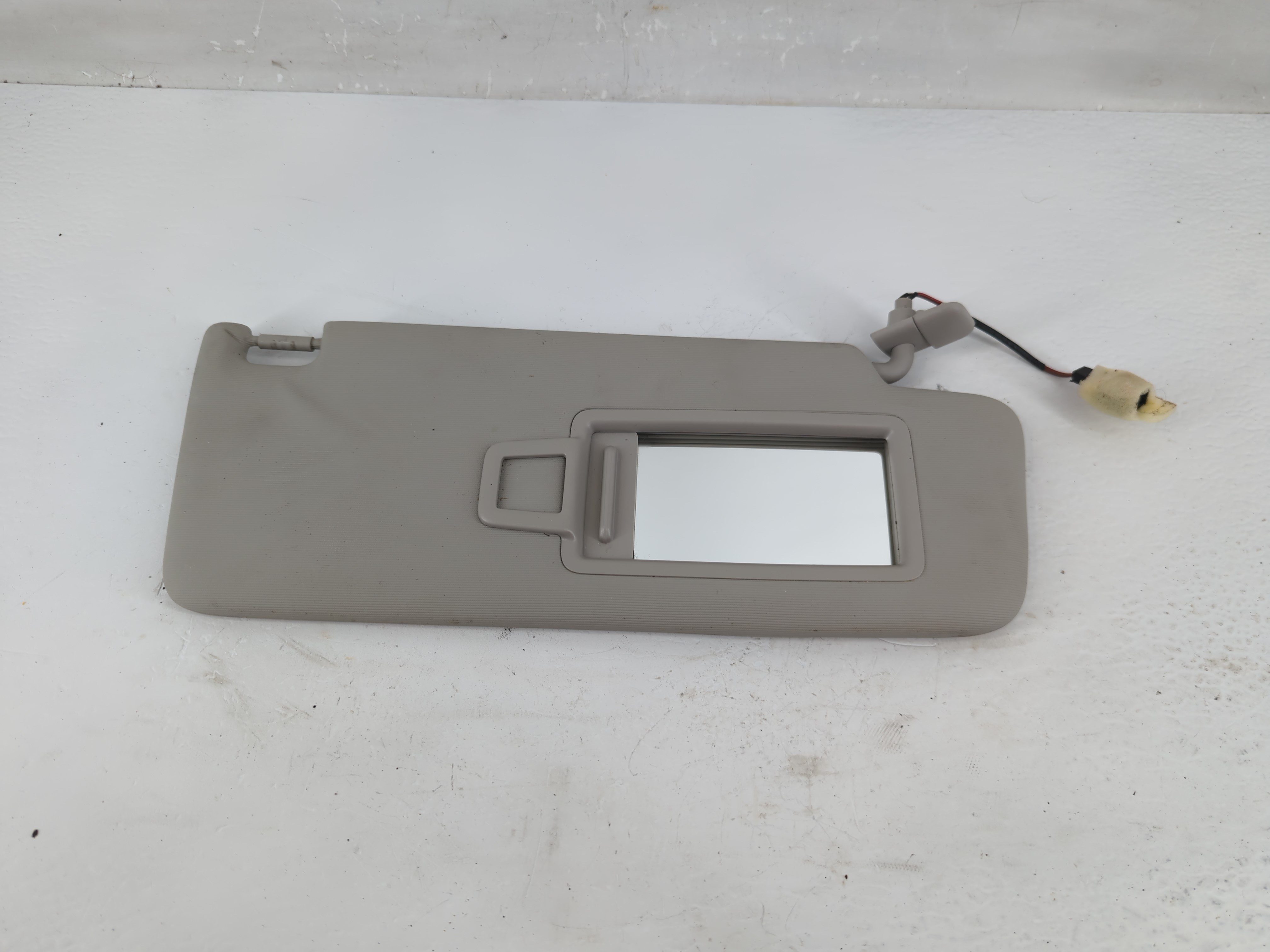 2019-2021 Volkswagen Jetta Passenger Sun Visor Mirror Right Sunvisor 1219413 - Oemusedautoparts1.com
