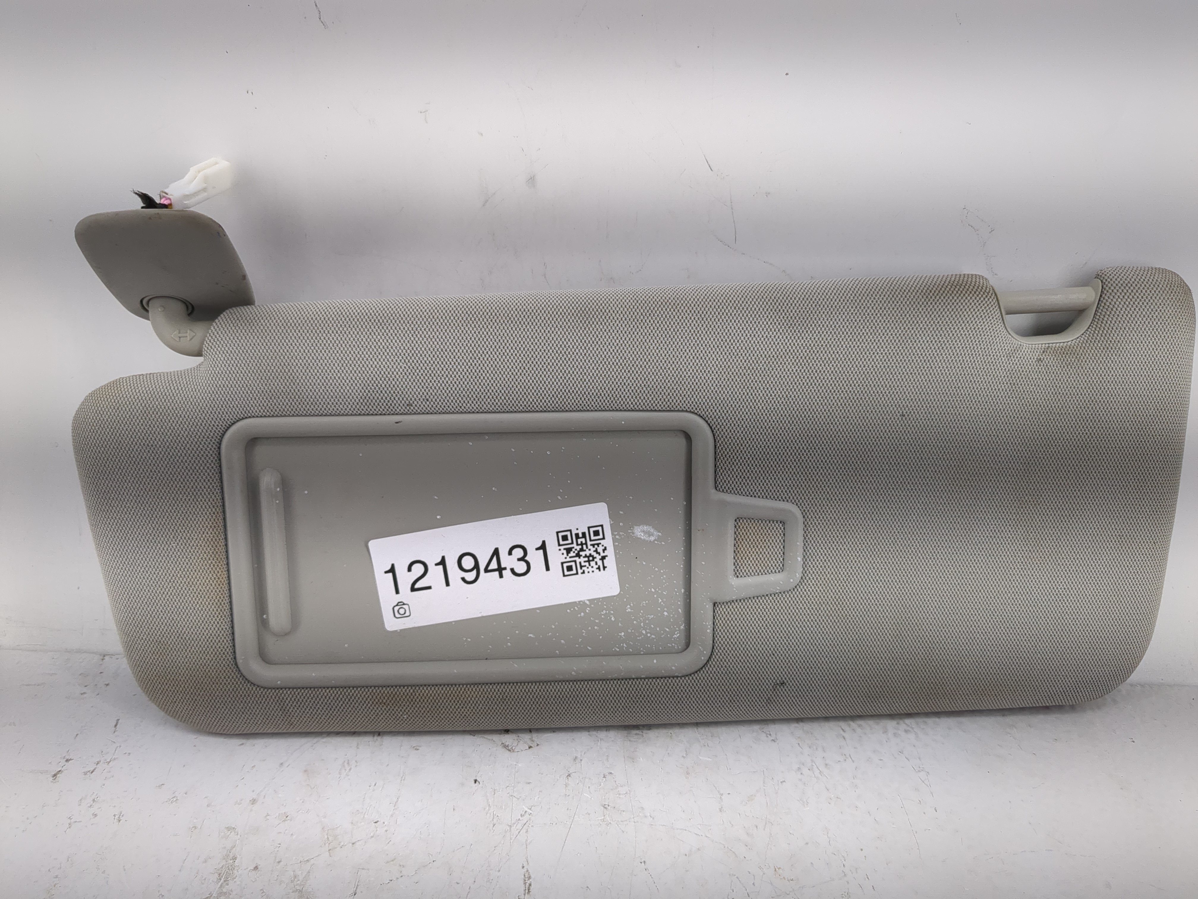 2016-2020 Kia Optima Passenger Sun Visor Mirror Right Sunvisor 1219431 - Oemusedautoparts1.com