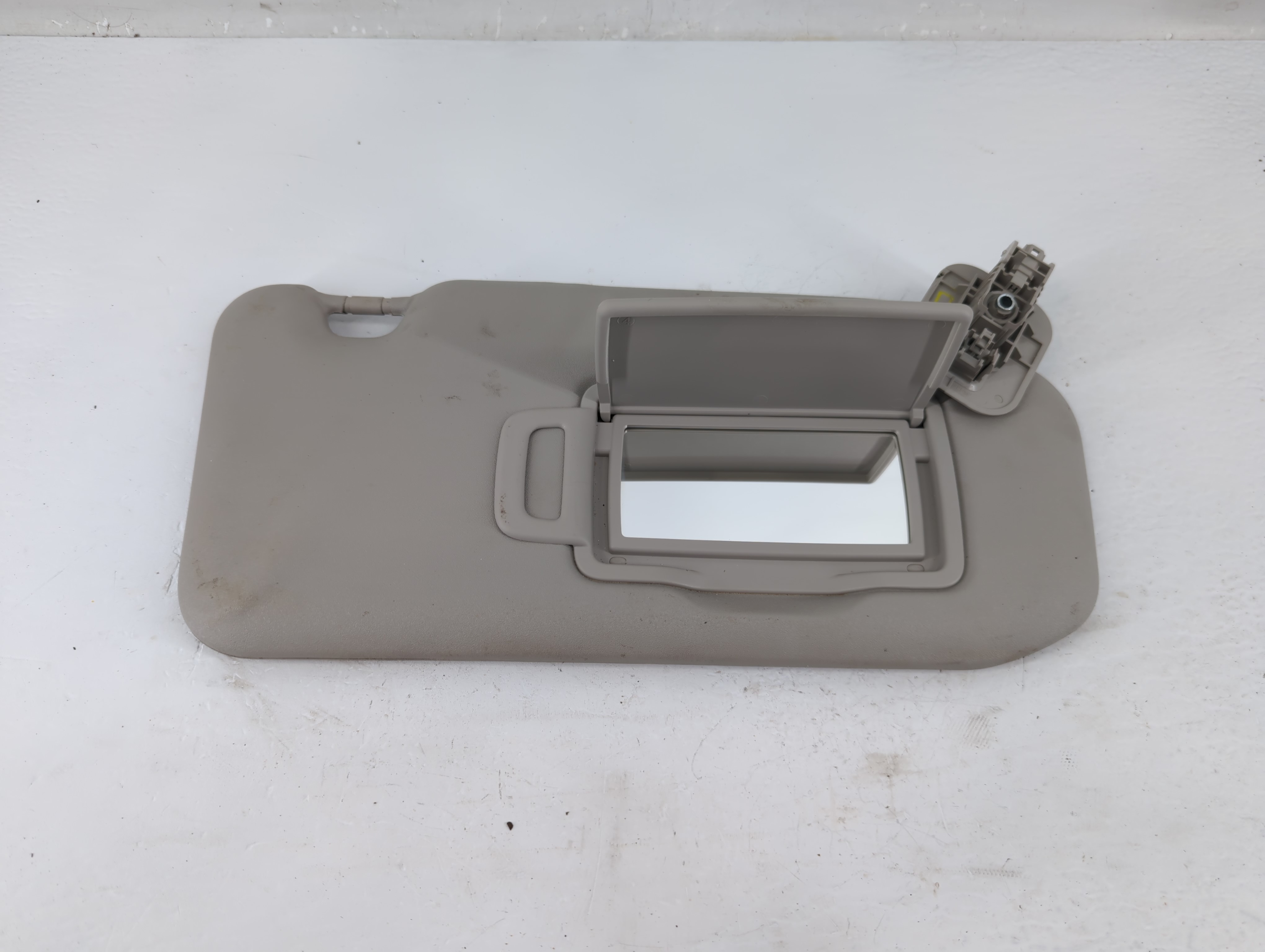 2020-2022 Nissan Sentra Passenger Sun Visor Mirror Right Sunvisor Grey 1219471 - Oemusedautoparts1.com