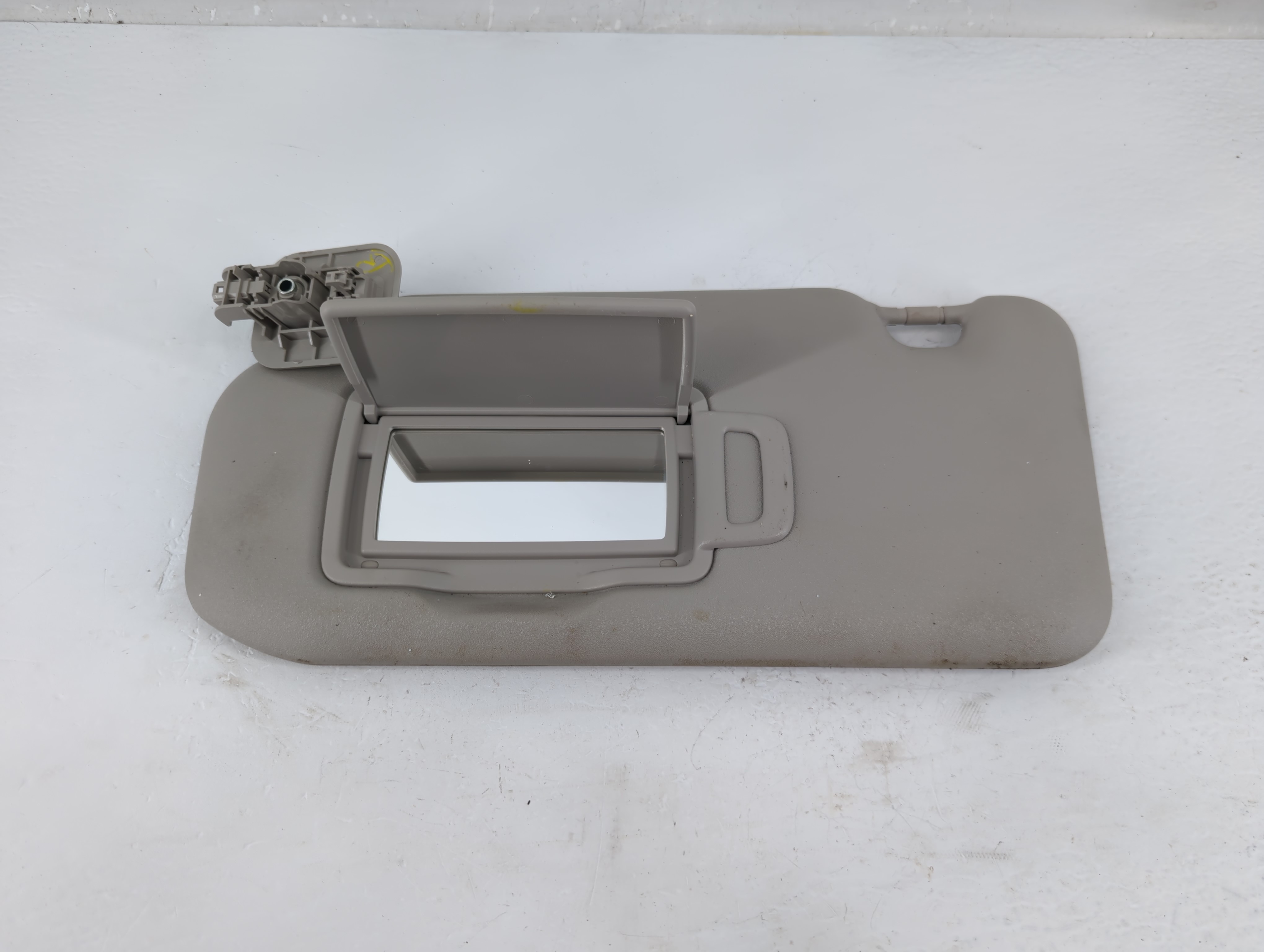 2020-2022 Nissan Sentra Driver Sun Visor Mirror Left Sunvisor Grey 1219472 - Oemusedautoparts1.com