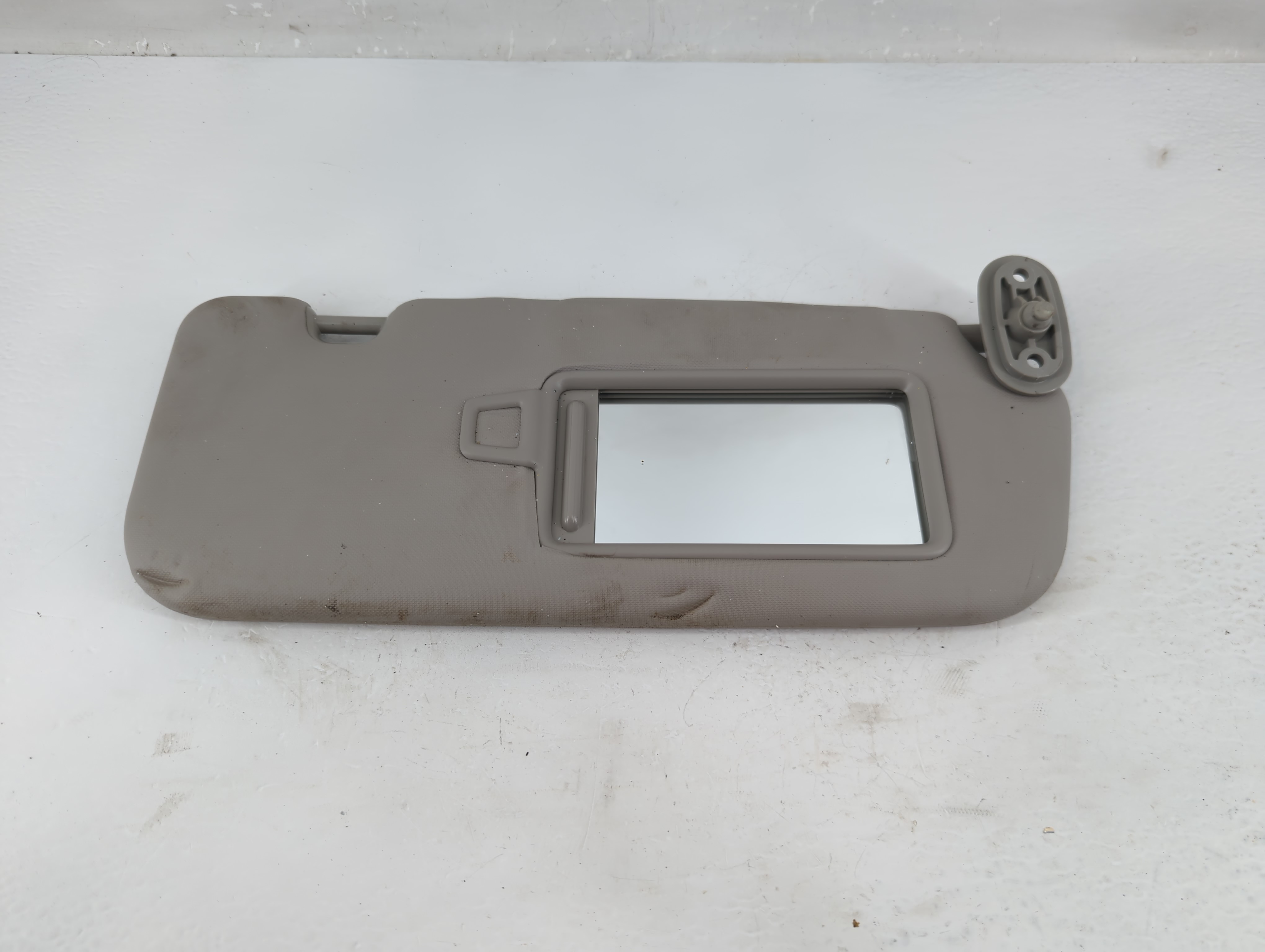 2017-2018 Kia Forte Passenger Sun Visor Mirror Right Sunvisor Grey 1219476 - Oemusedautoparts1.com