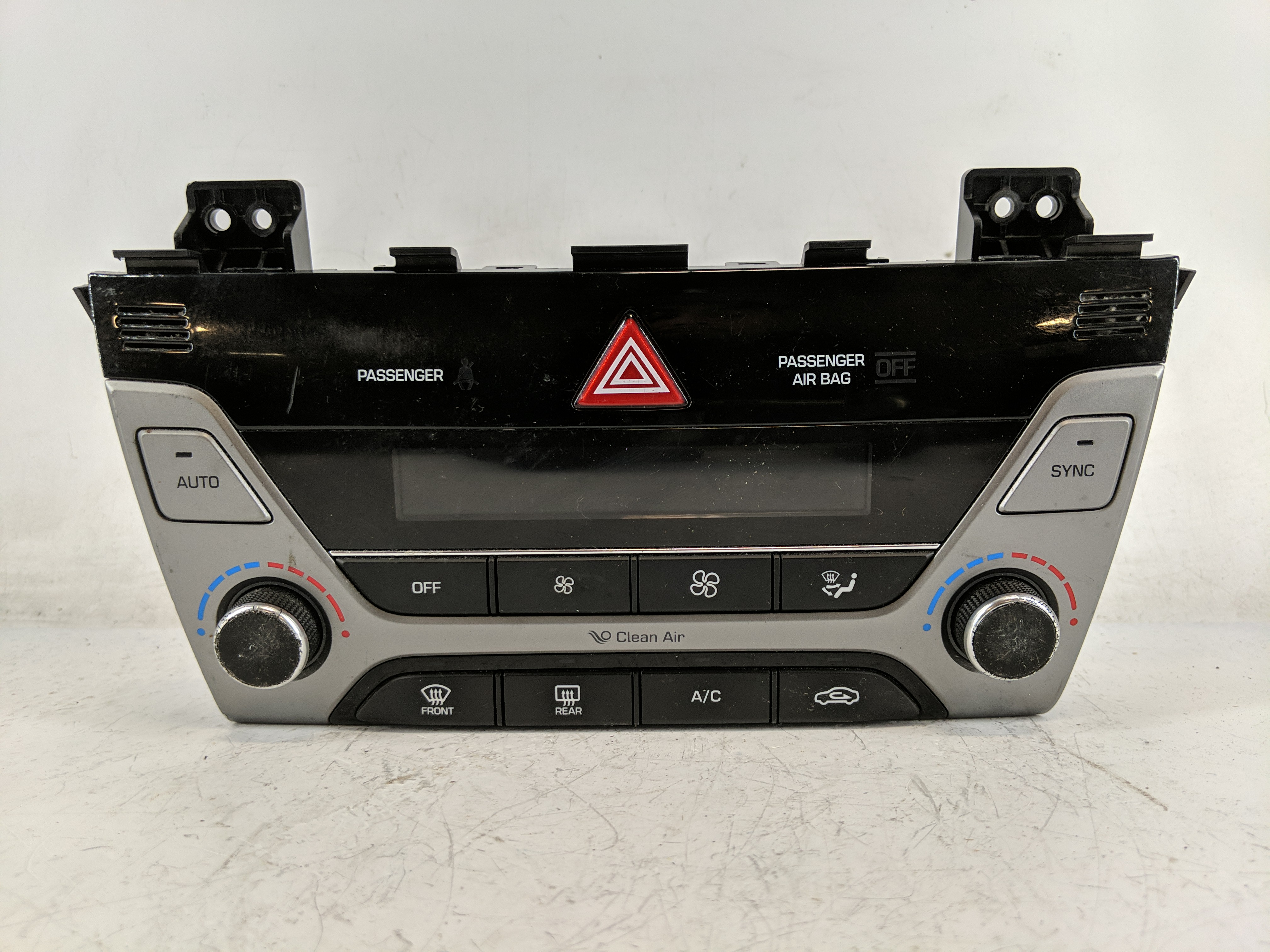 2017-2018 Hyundai Elantra Ac Heater Roof Climate Control 97250-f2230ret 1220146 - Oemusedautoparts1.com