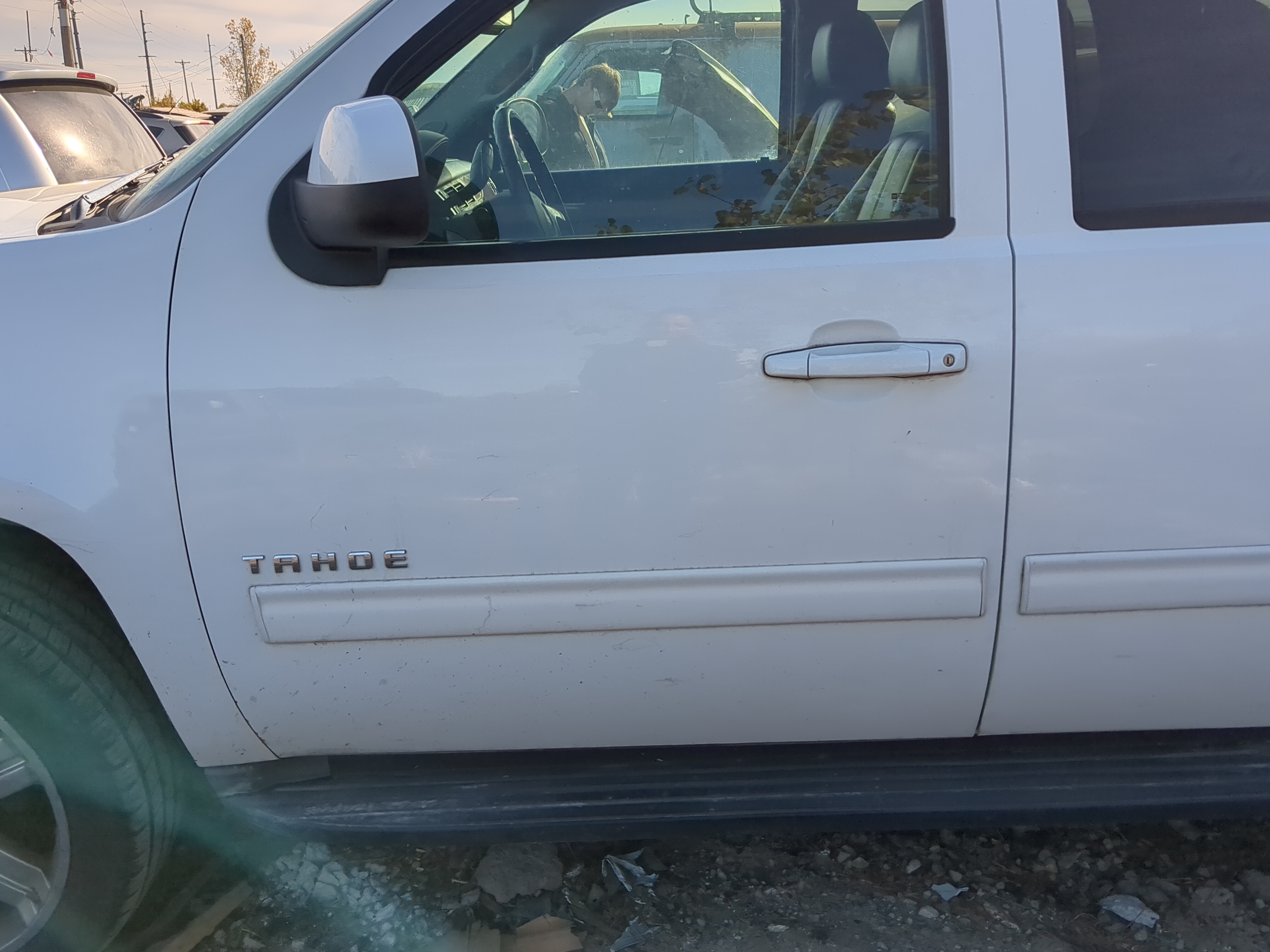 Picture of 2011-2014 Chevrolet Tahoe Driver Front Door Oem 1220375