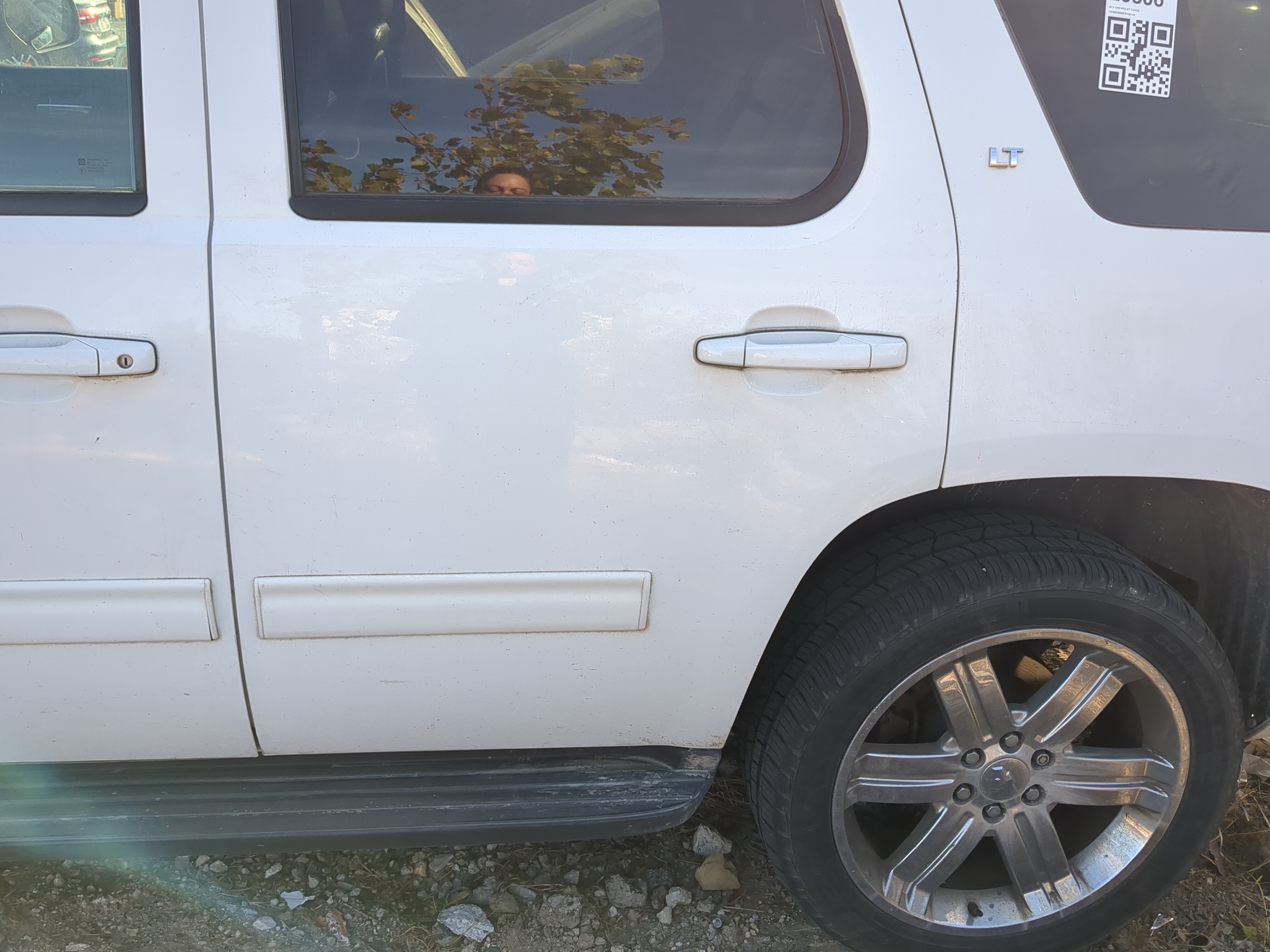 Picture of 2007-2014 Chevrolet Tahoe Driver Rear Door Oem 1220407