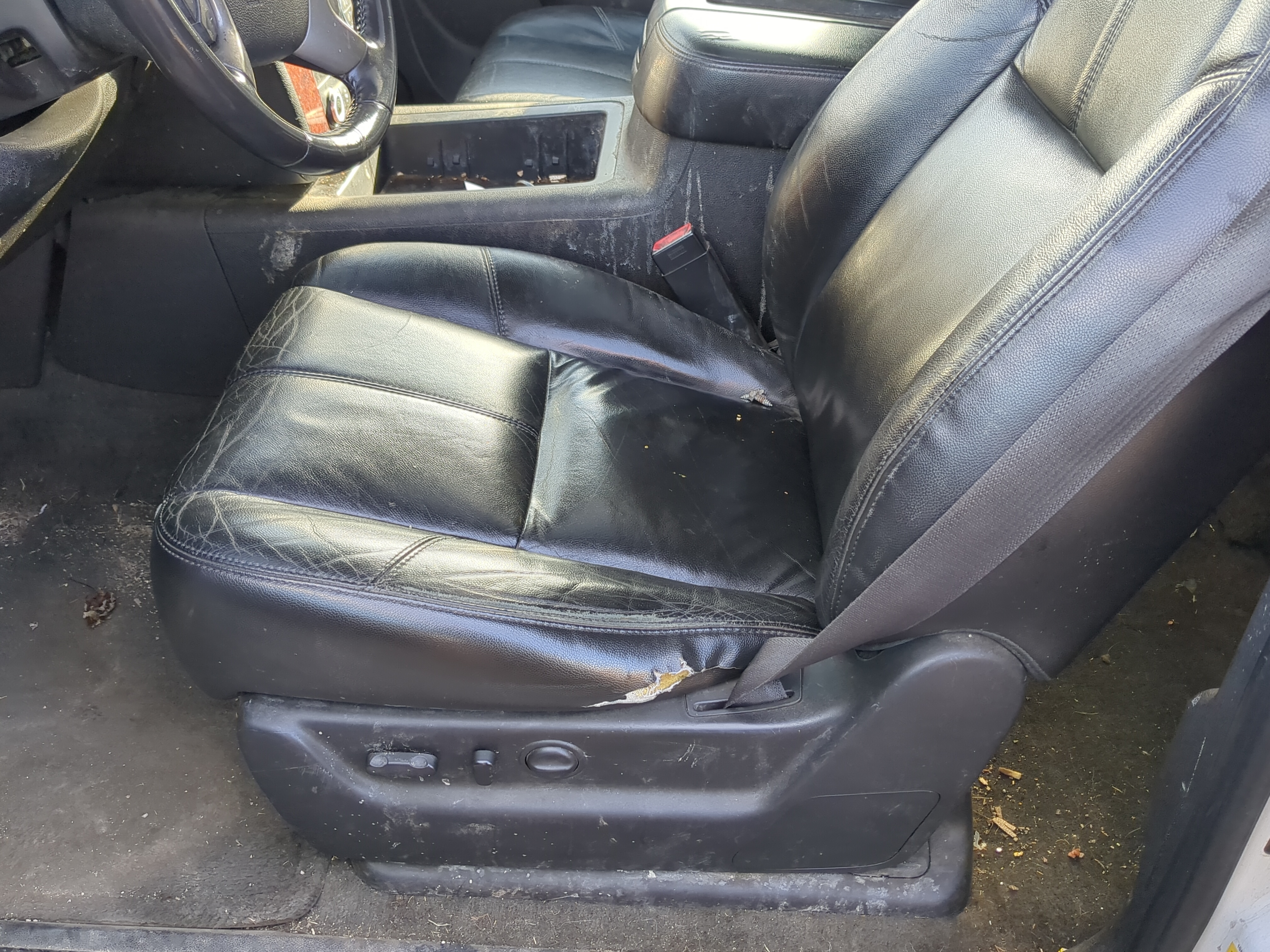 2012-2014 Chevrolet Tahoe Driver Front Seat Oem 1220489 - Oemusedautoparts1.com