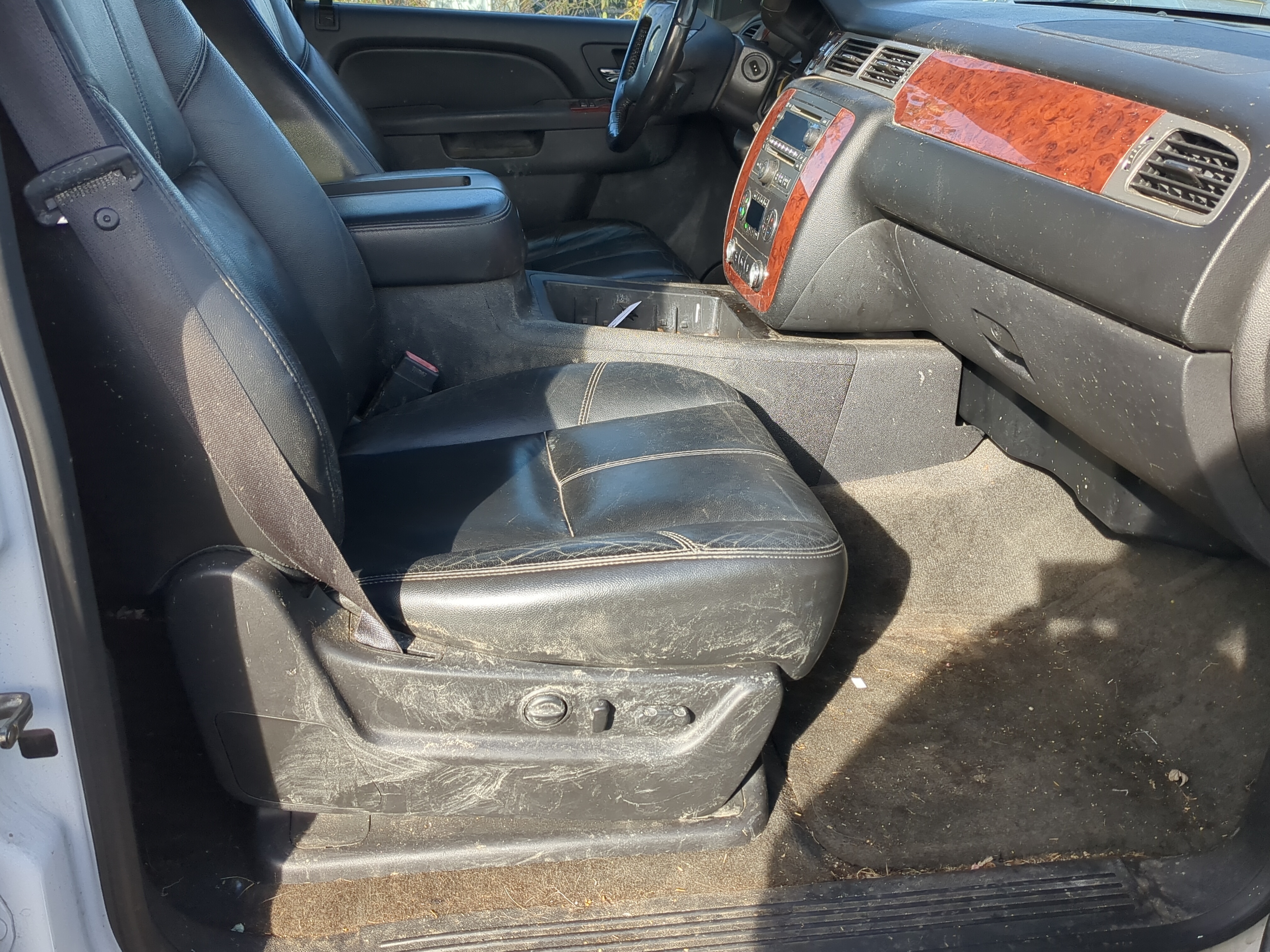 2012-2014 Chevrolet Tahoe Passenger Front Seat Oem 1220490 - Oemusedautoparts1.com