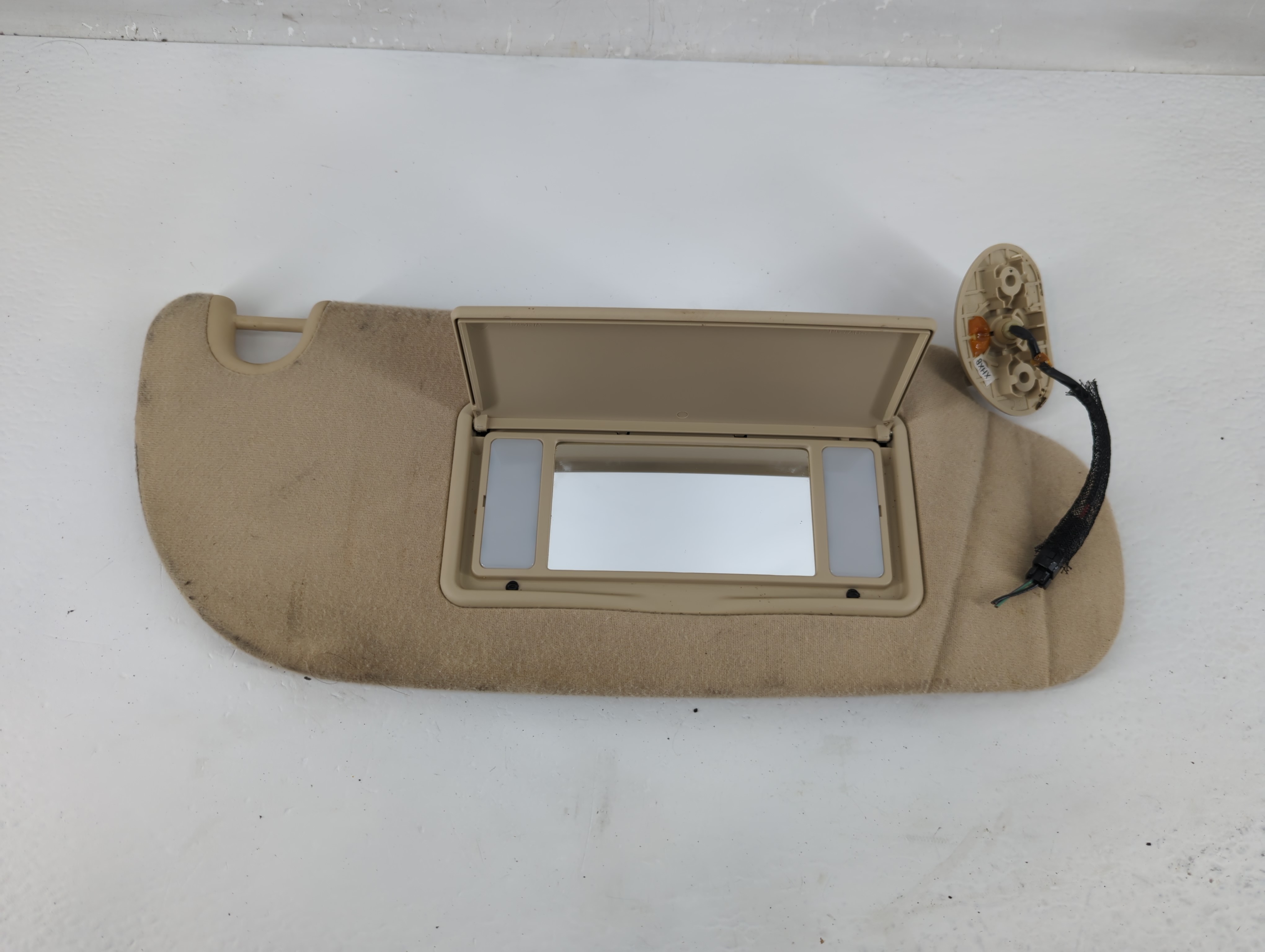 2010-2010 Ford Explorer Passenger Sun Visor Mirror Right Sunvisor 1220538 - Oemusedautoparts1.com