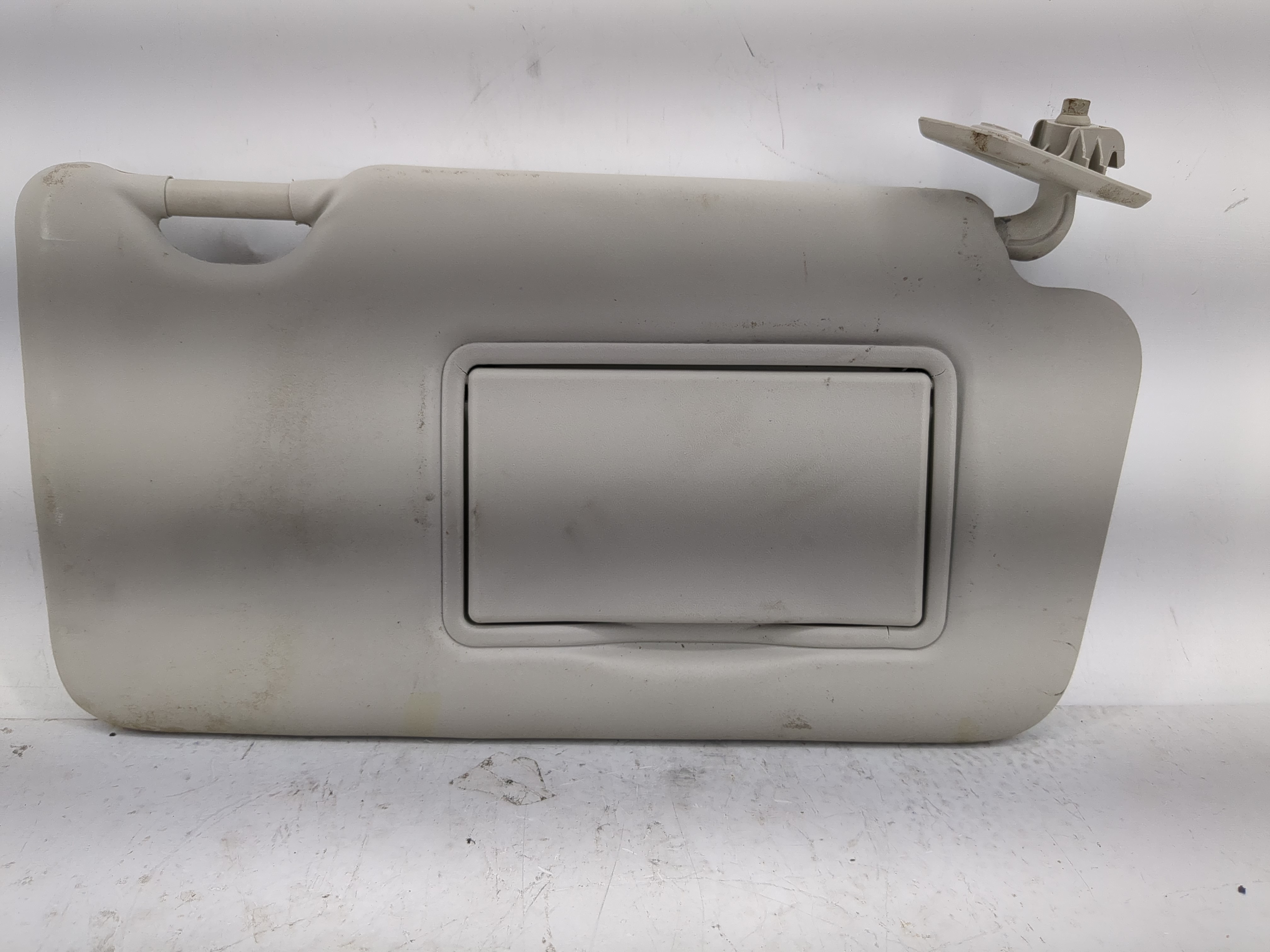 2016-2019 Nissan Versa Passenger Sun Visor Mirror Right Sunvisor Gray 1220553 - Oemusedautoparts1.com