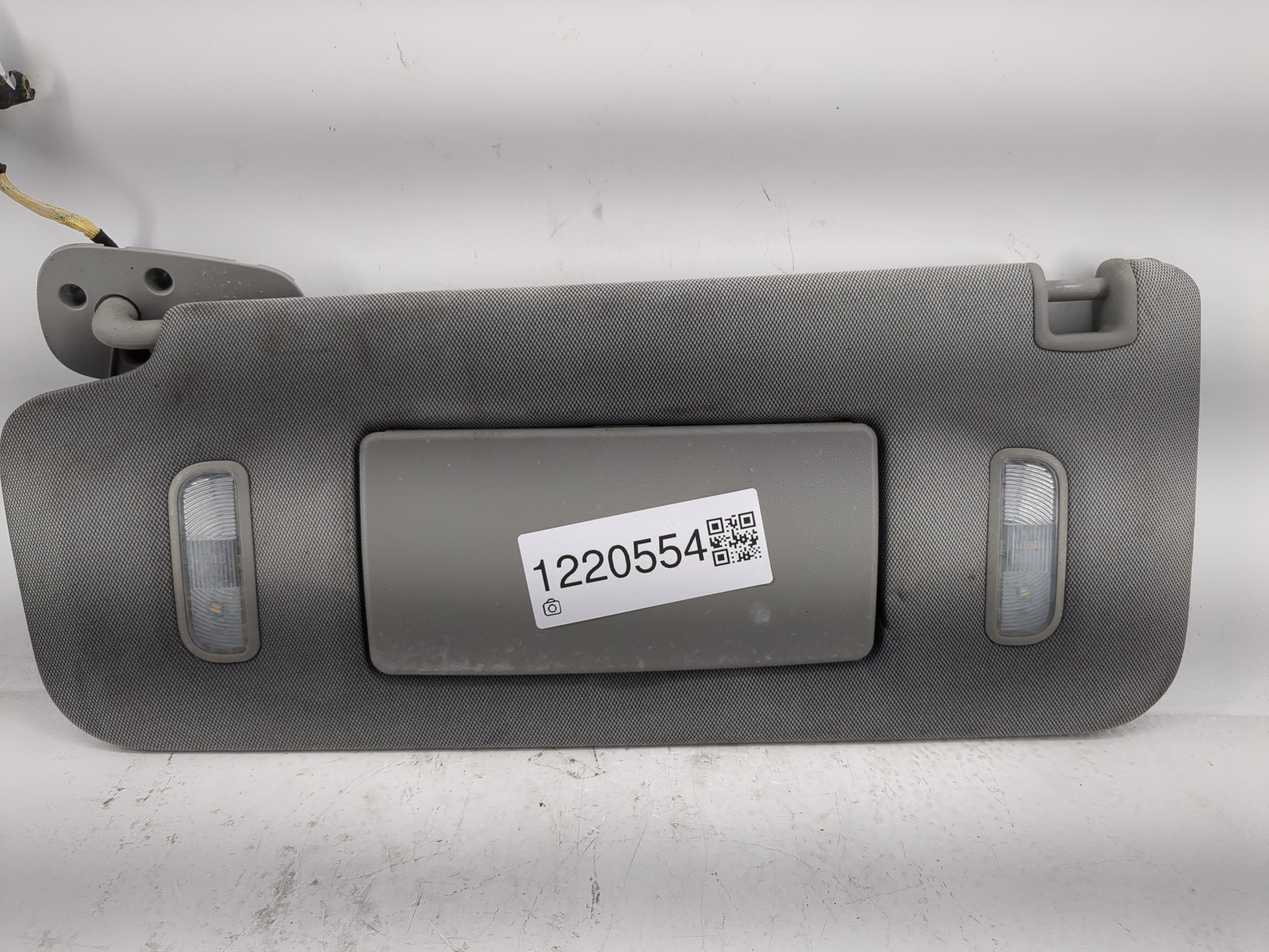 2014-2019 Chevrolet Silverado 1500 Driver Sun Visor Mirror Left Sunvisor 1220554 - Oemusedautoparts1.com