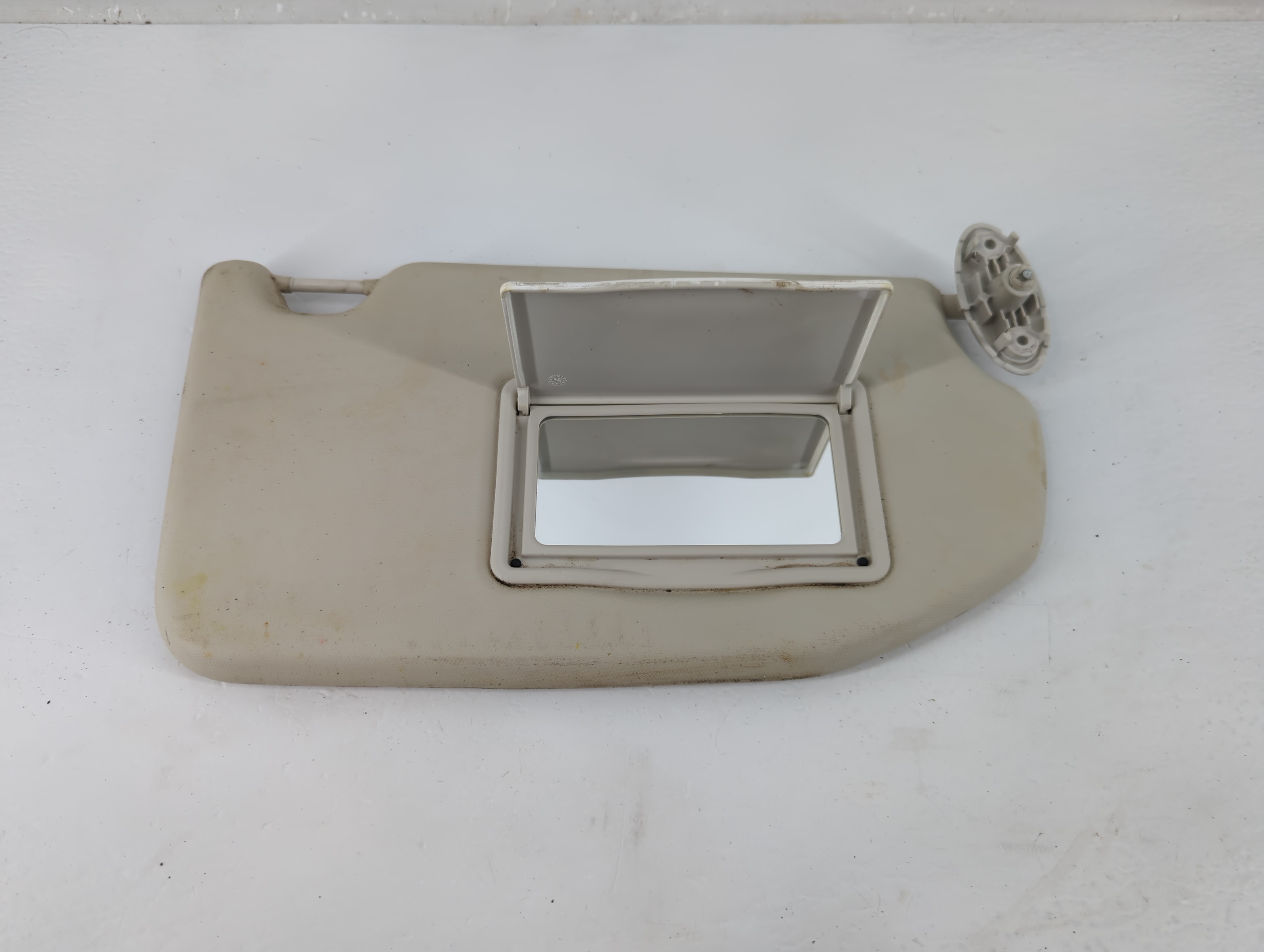 2021-2022 Ford Ecosport Passenger Sun Visor Mirror Right Sunvisor Ivory 1220570 - Oemusedautoparts1.com