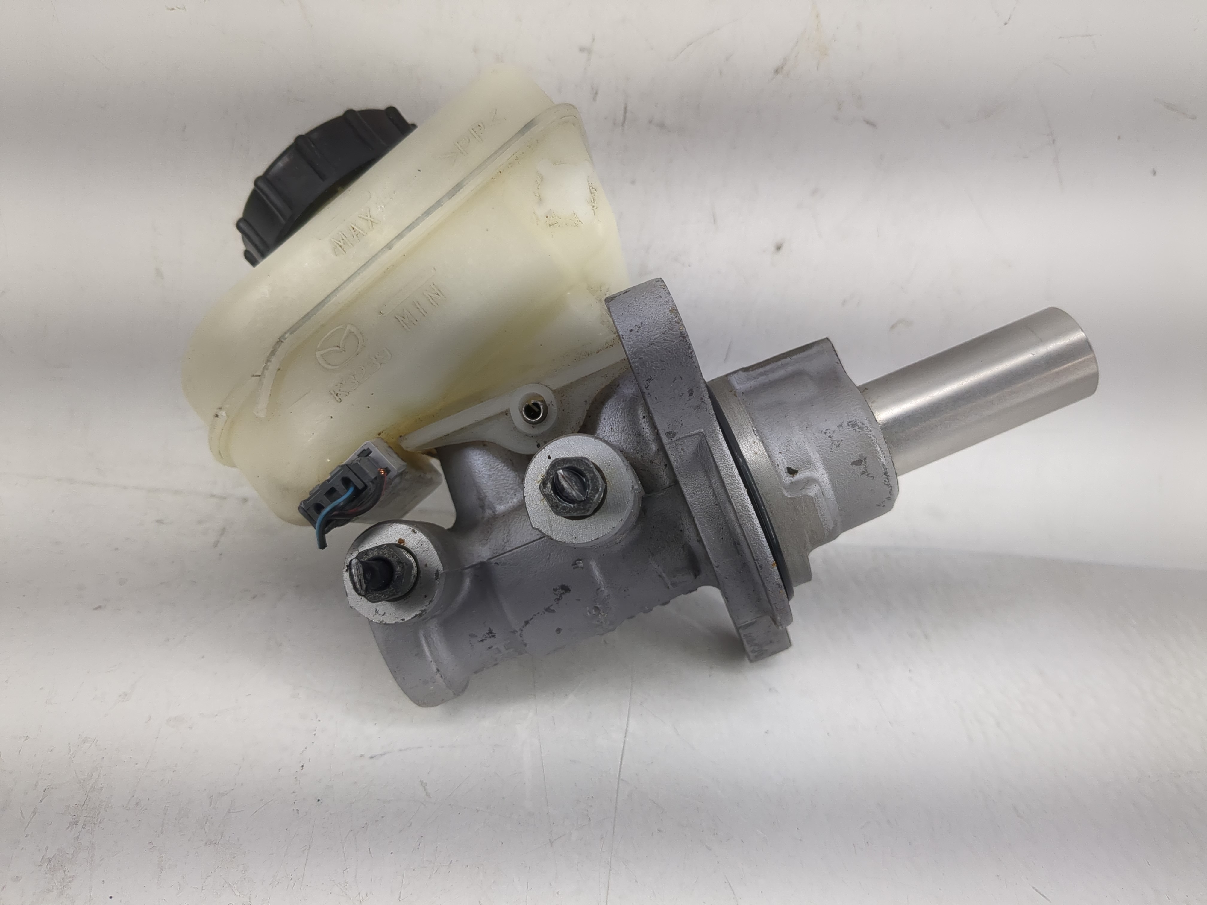 Mazda Miata Brake Master Cylinder 1220637 - Oemusedautoparts1.com