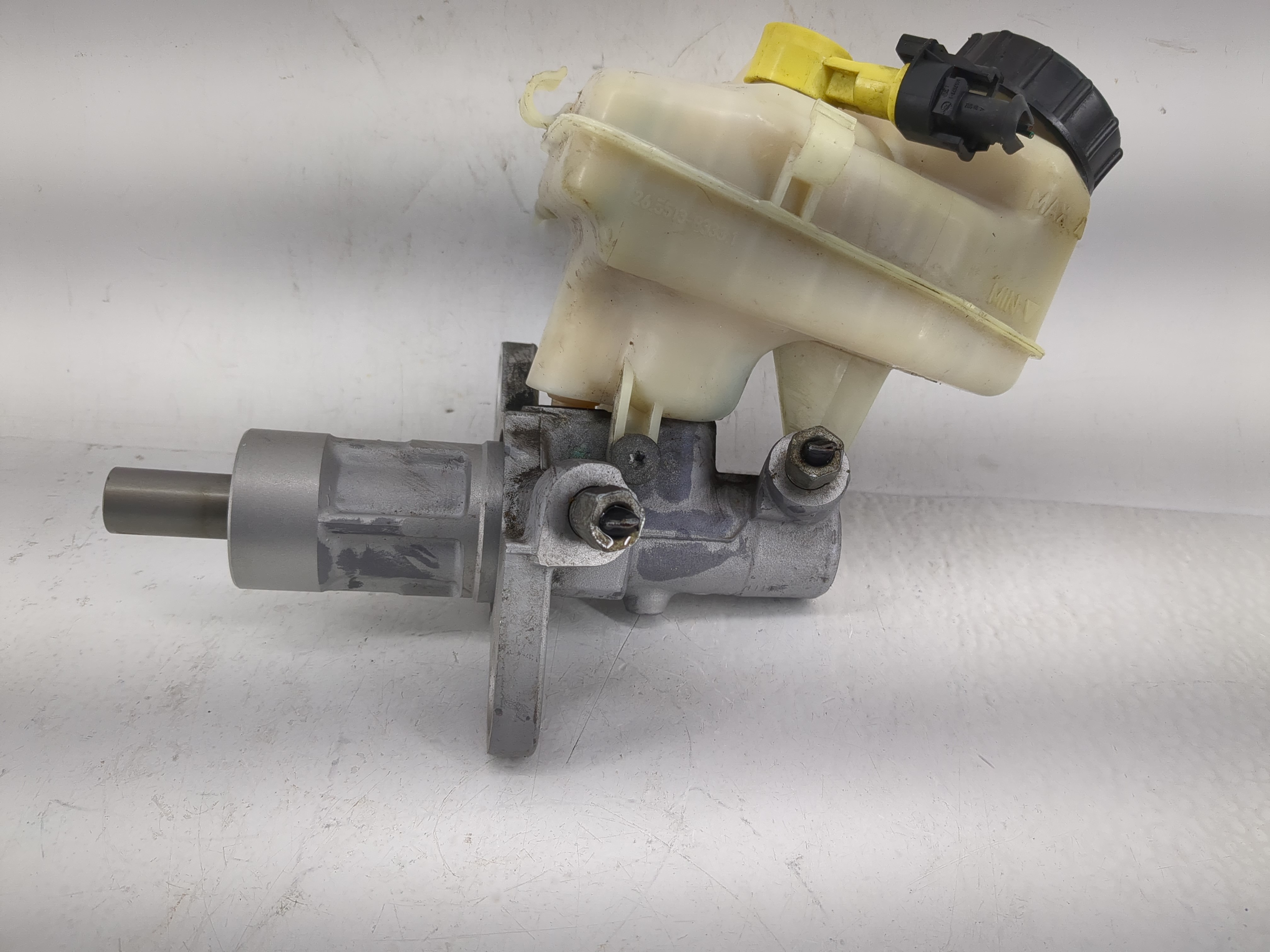 2012-2017 Buick Verano Brake Master Cylinder 1220639 - Oemusedautoparts1.com