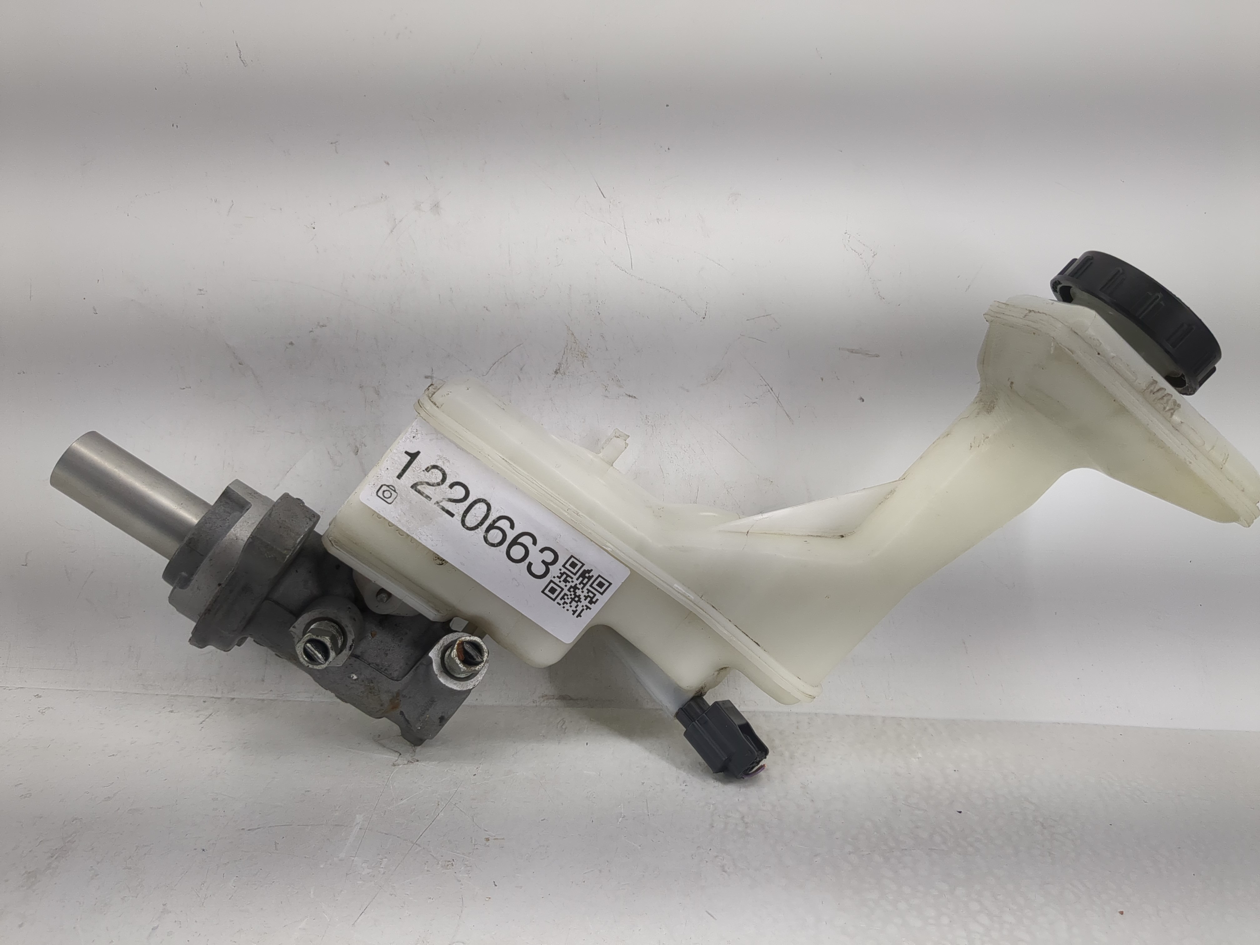 2017-2020 Nissan Rogue Brake Master Cylinder 1220663 - Oemusedautoparts1.com