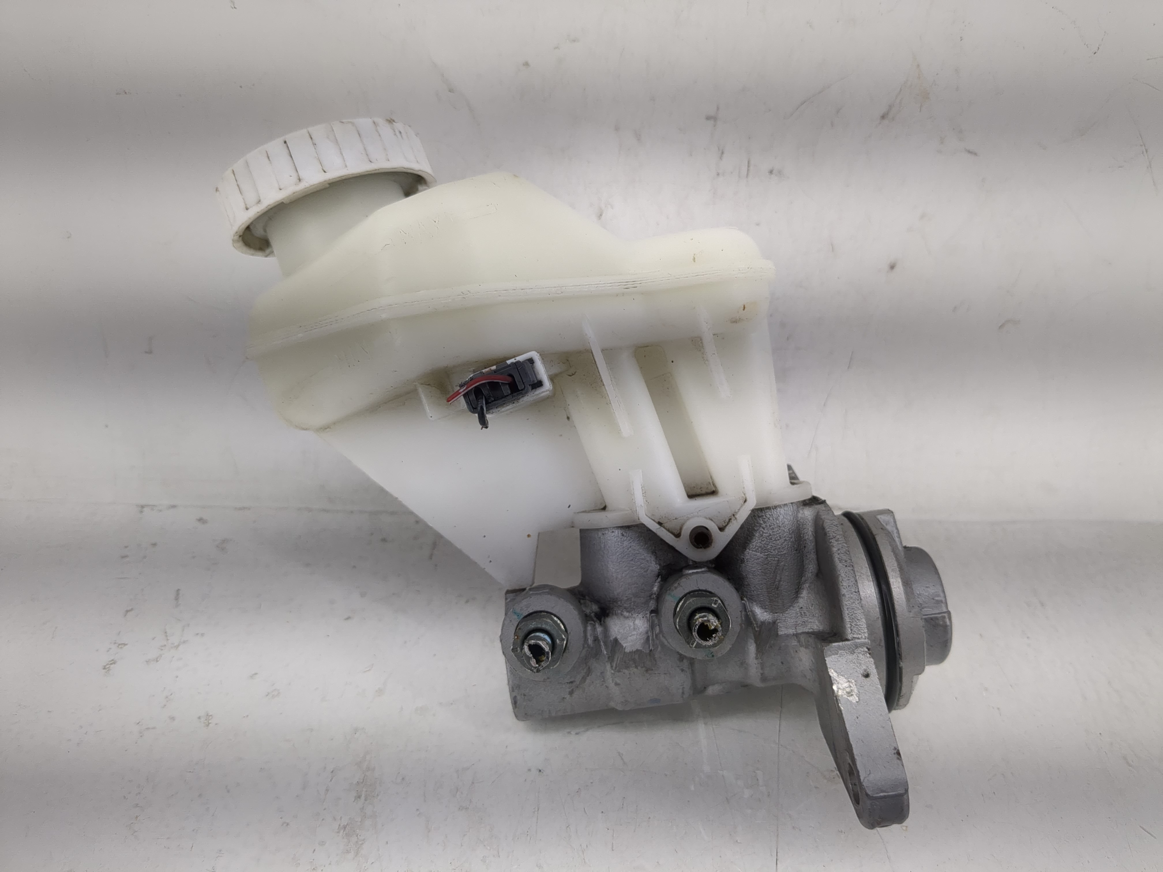 2014-2014 Mitsubishi Mirage Brake Master Cylinder 1220664 - Oemusedautoparts1.com