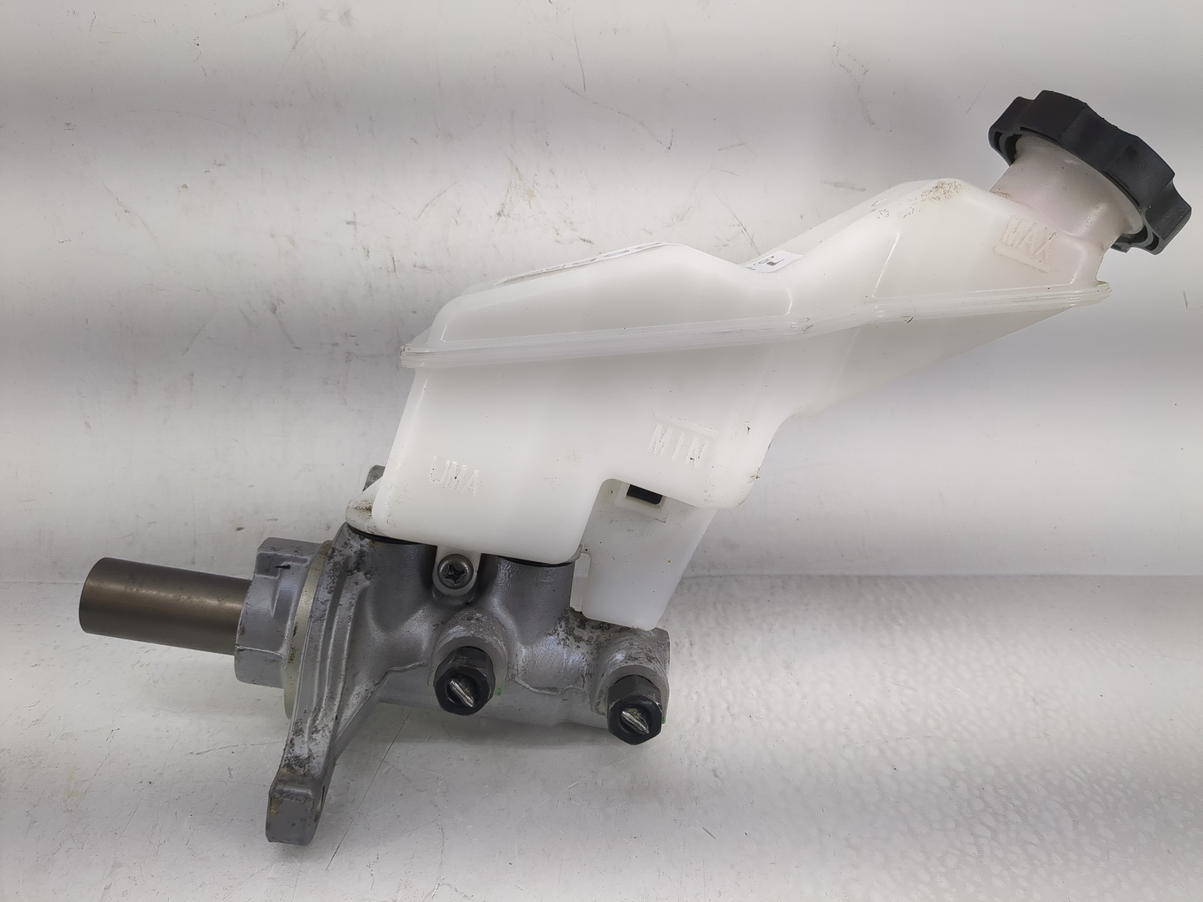 2016-2020 Kia Sorento Brake Master Cylinder 1220665 - Oemusedautoparts1.com
