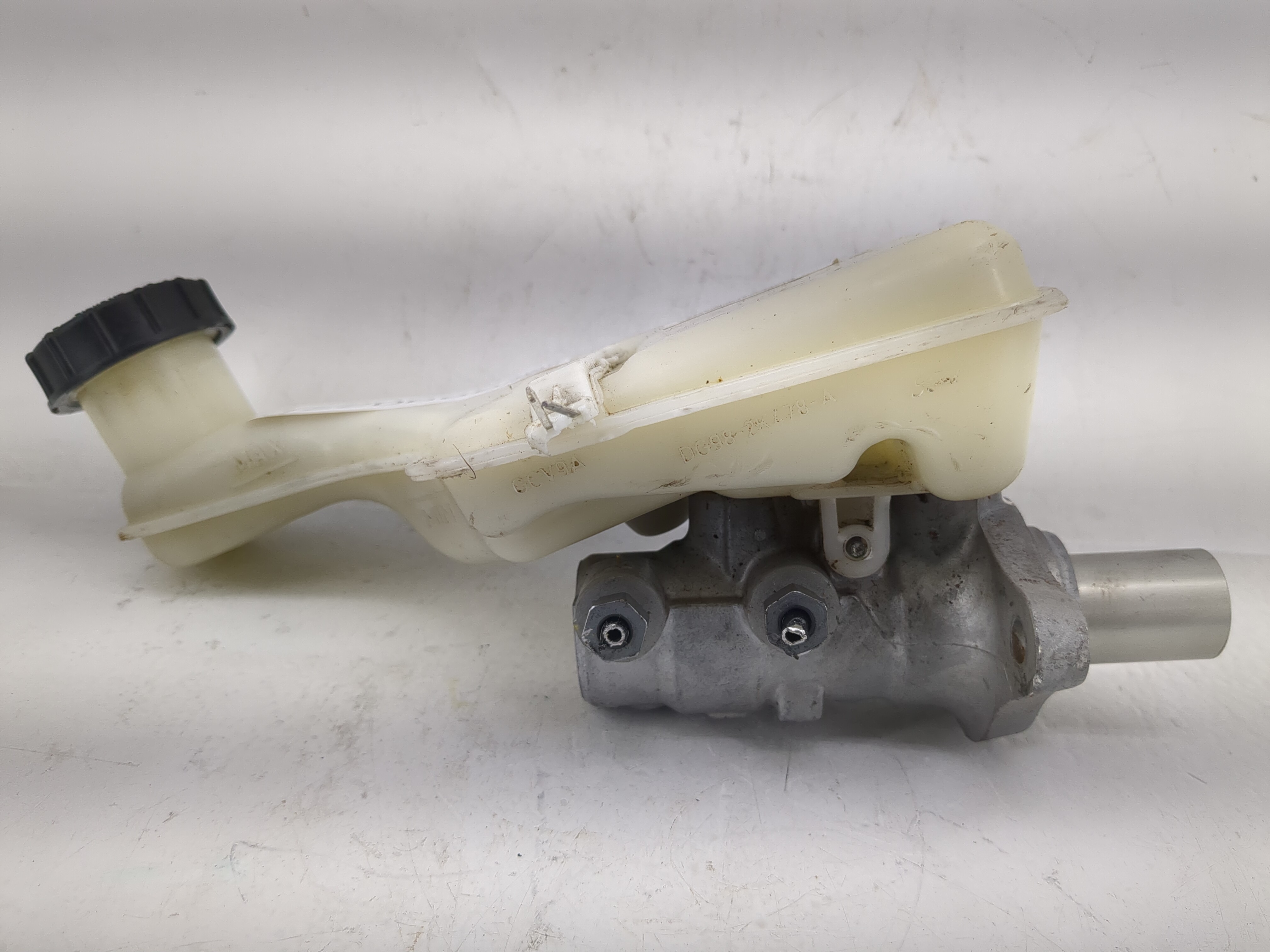 2013-2020 Ford Fusion Brake Master Cylinder 1220666 - Oemusedautoparts1.com