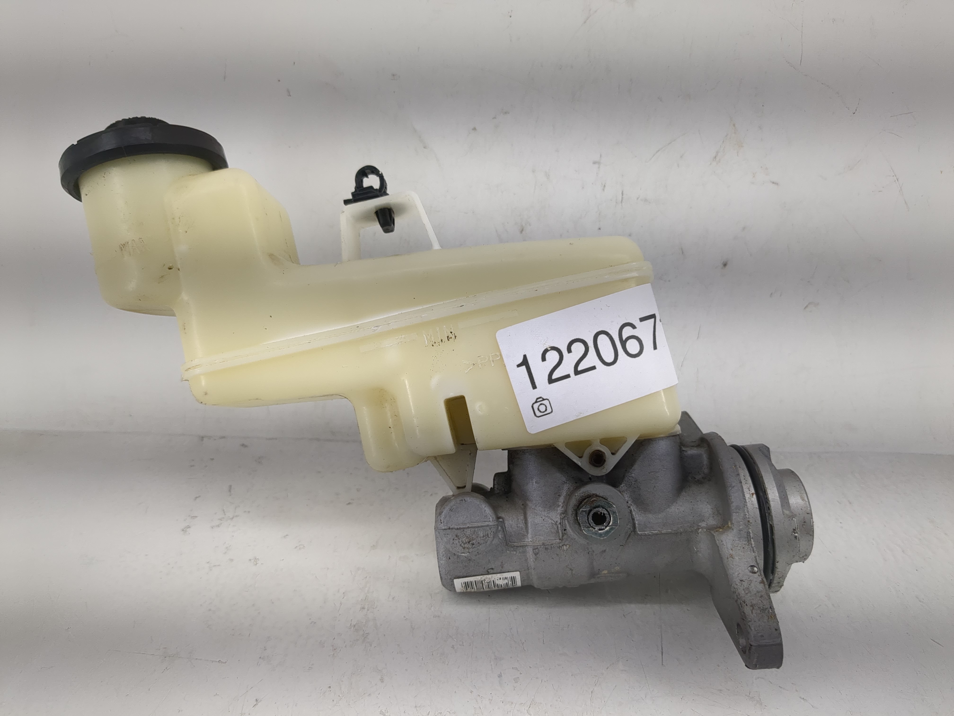 2014-2017 Toyota Camry Brake Master Cylinder 1220671 - Oemusedautoparts1.com