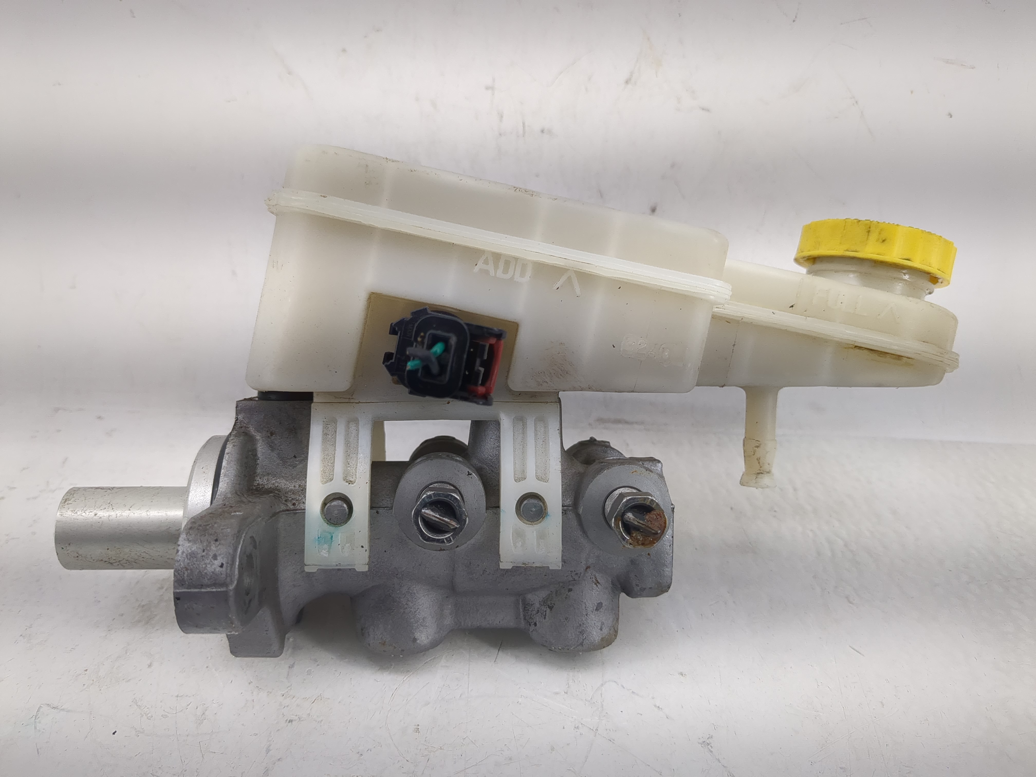 2011-2014 Chrysler 200 Brake Master Cylinder 1220672 - Oemusedautoparts1.com