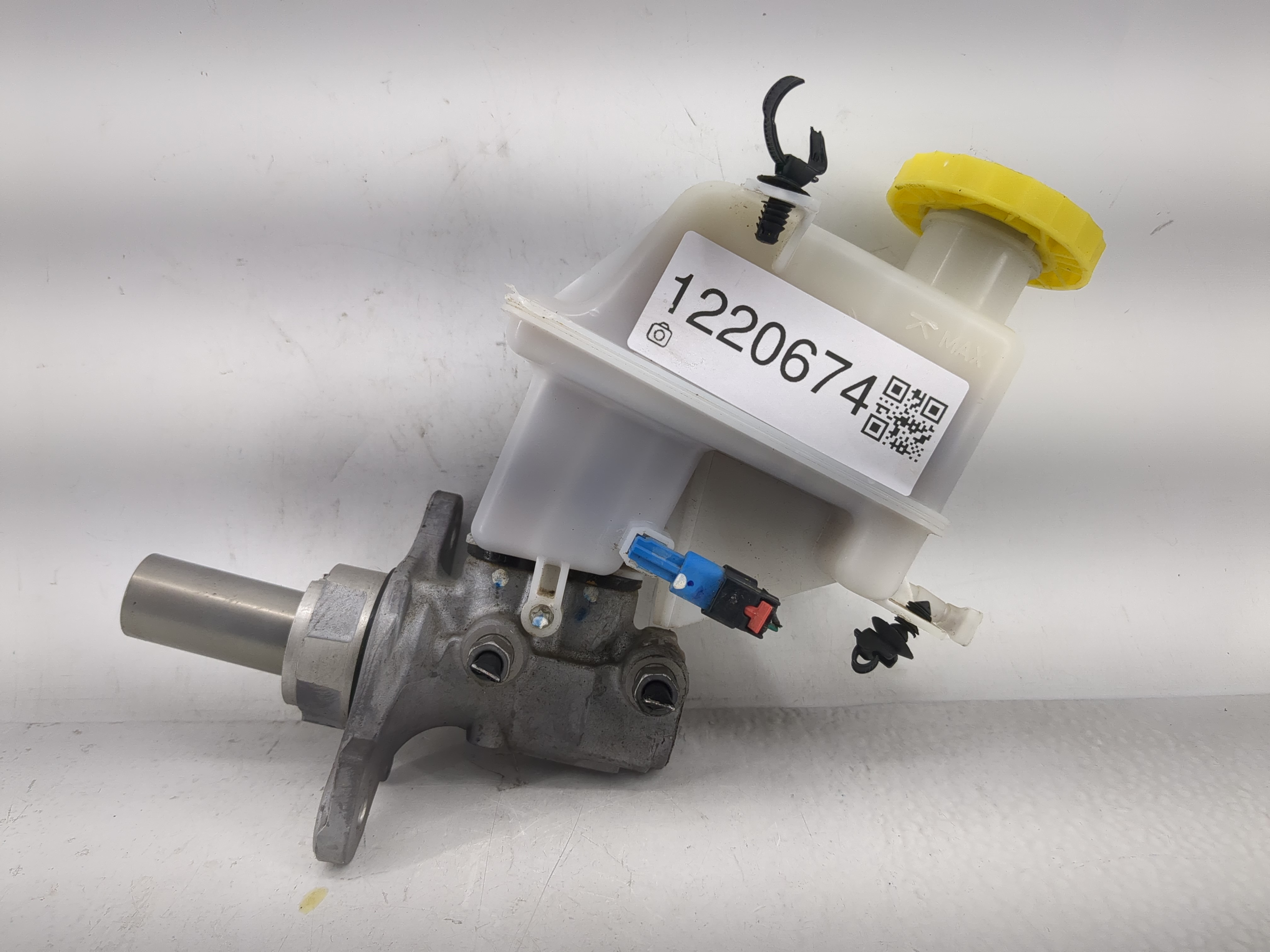 2019-2022 Jeep Cherokee Brake Master Cylinder 1220674 - Oemusedautoparts1.com