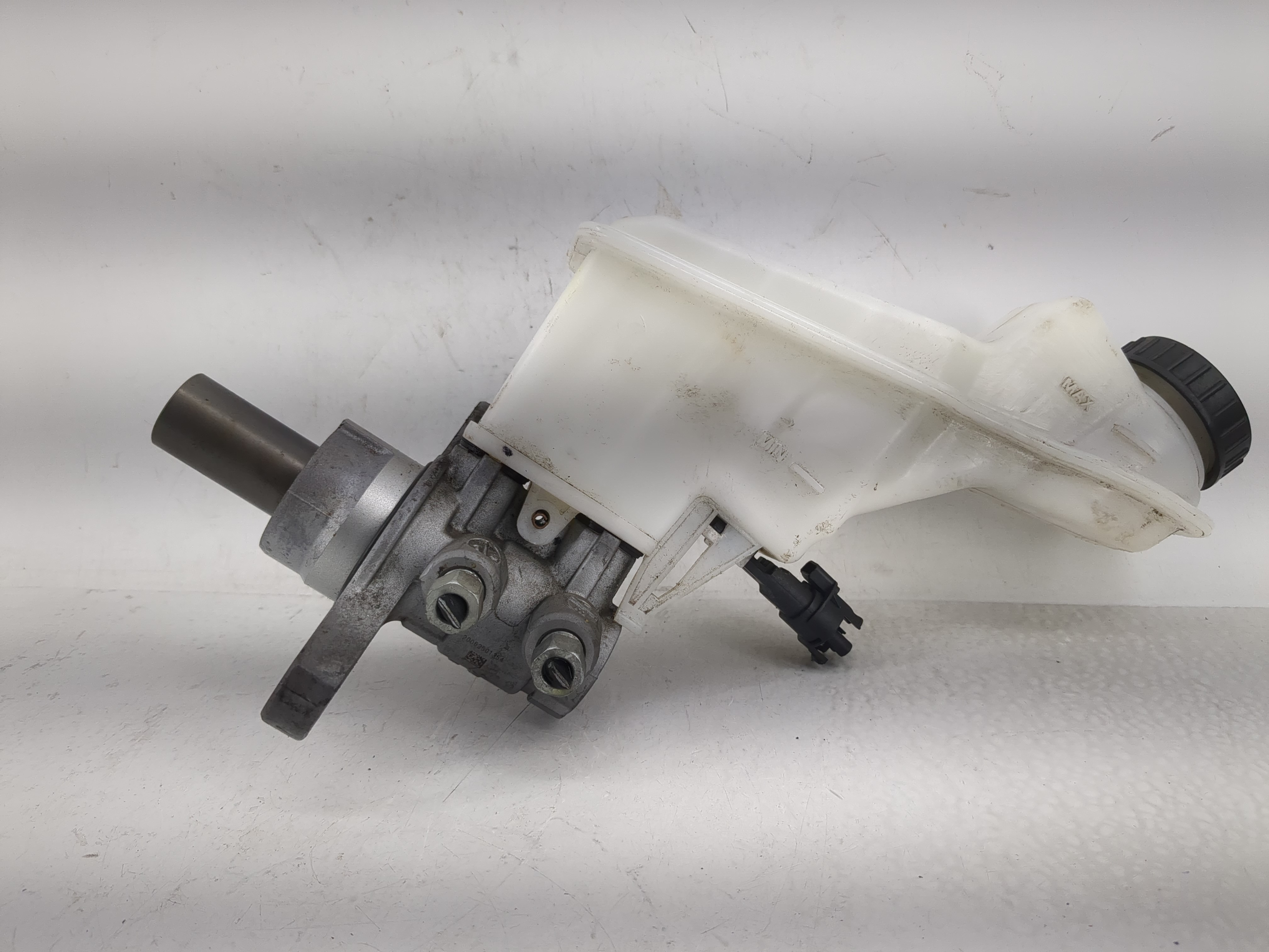 2013-2021 Chevrolet Trax Brake Master Cylinder 1220677 - Oemusedautoparts1.com