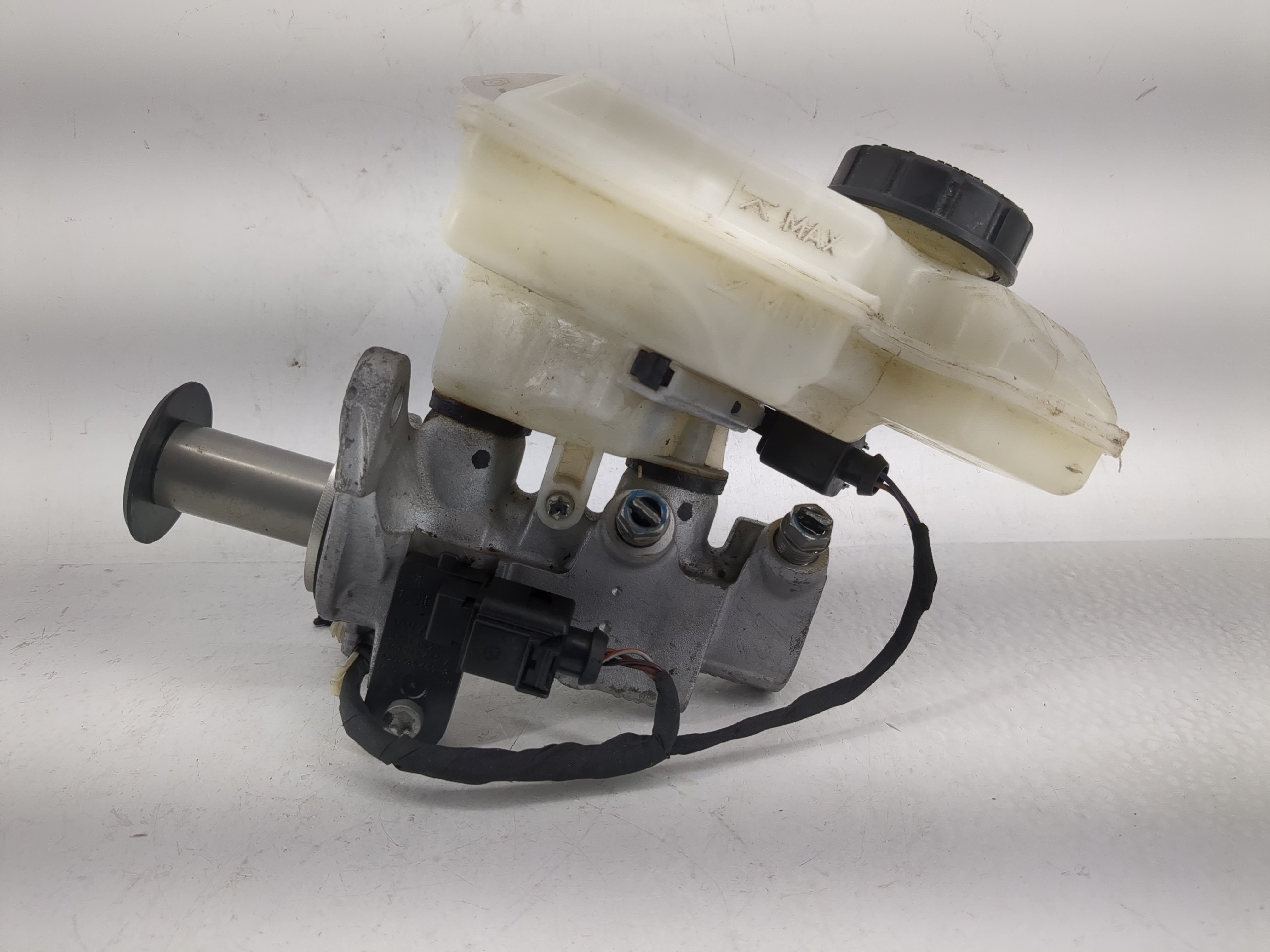 2019-2021 Volkswagen Jetta Brake Master Cylinder 1220680 - Oemusedautoparts1.com