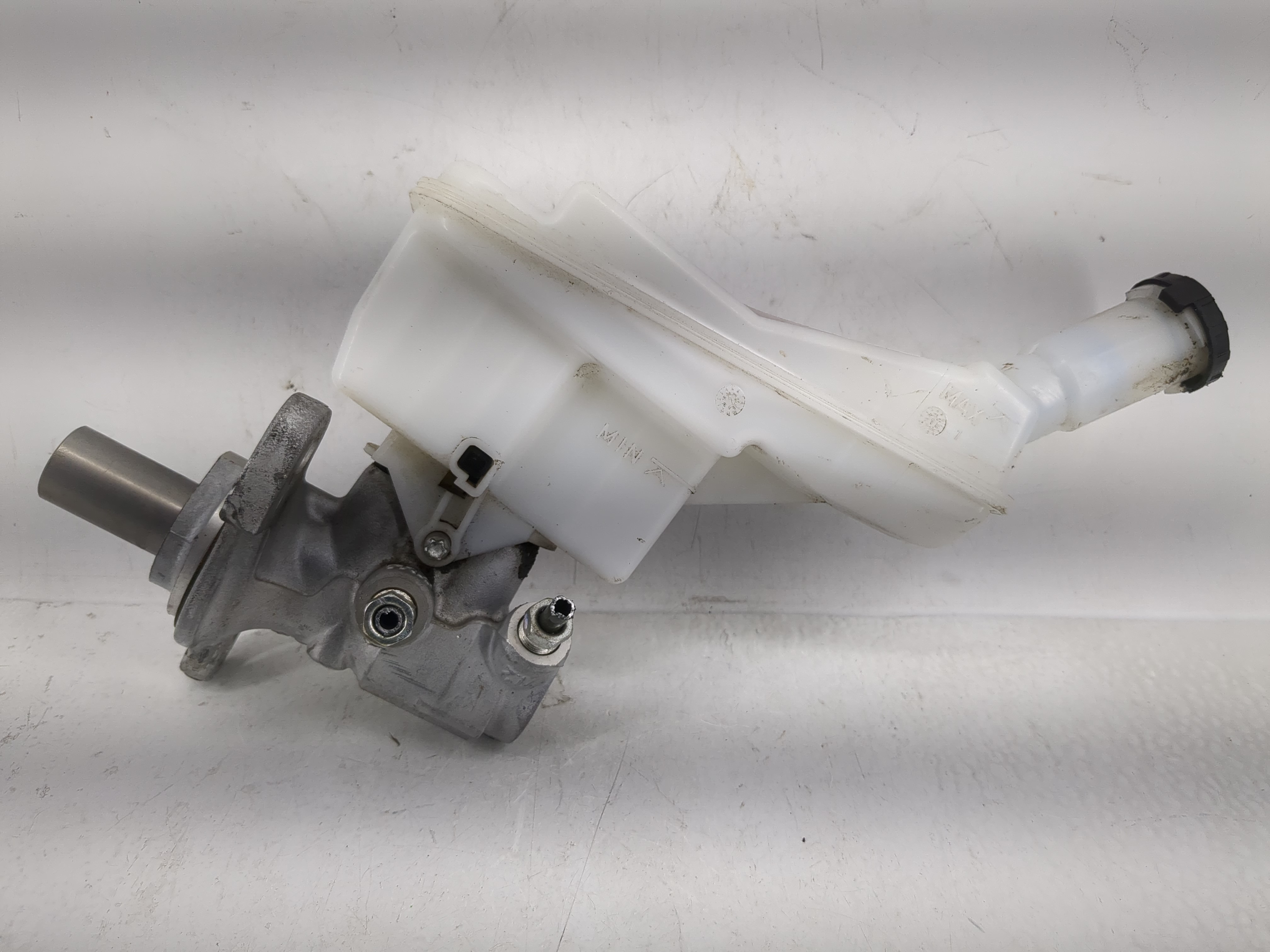 2020-2022 Nissan Versa Brake Master Cylinder 1220681 - Oemusedautoparts1.com