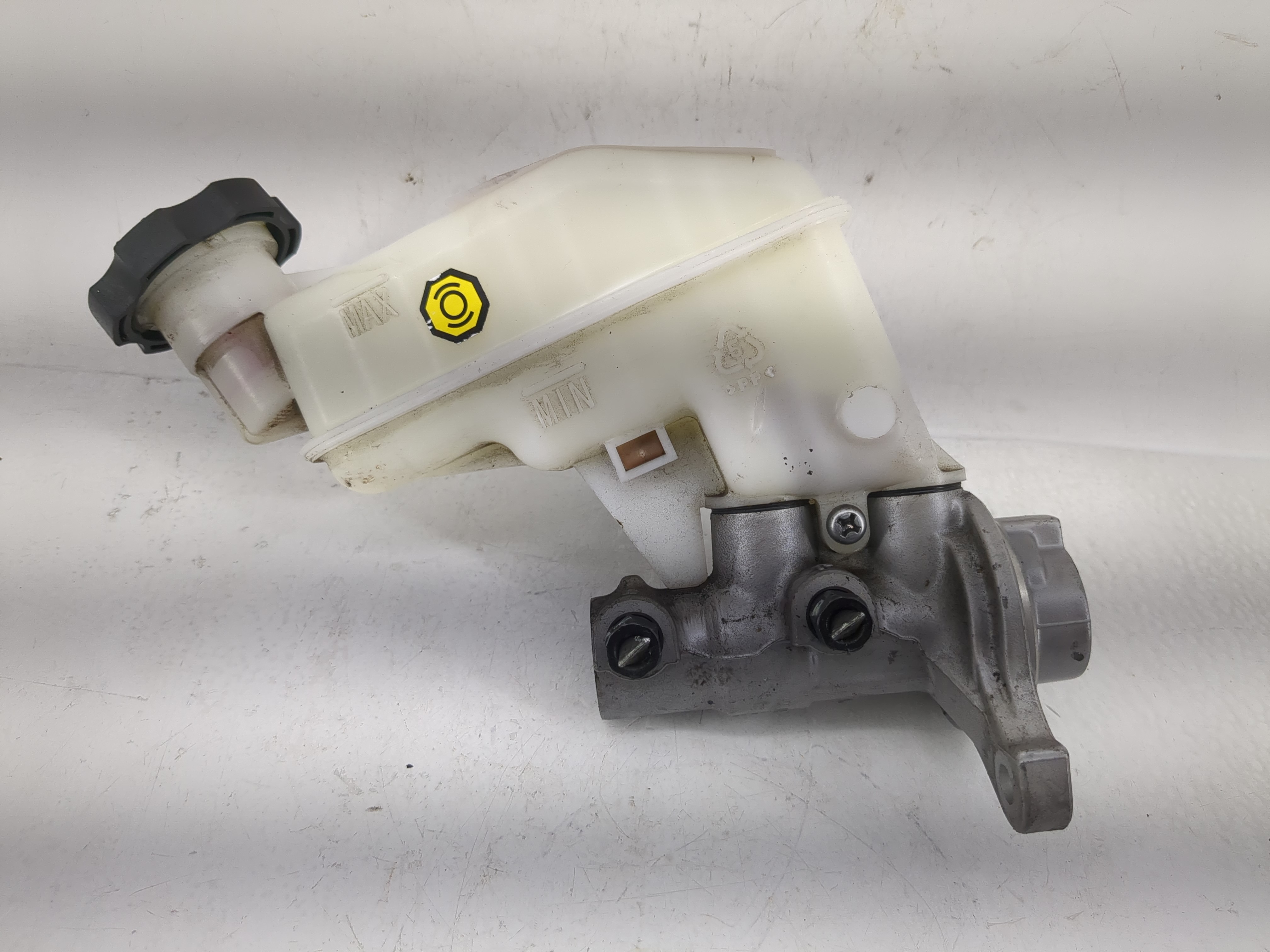 2011-2016 Hyundai Elantra Brake Master Cylinder 1220682 - Oemusedautoparts1.com