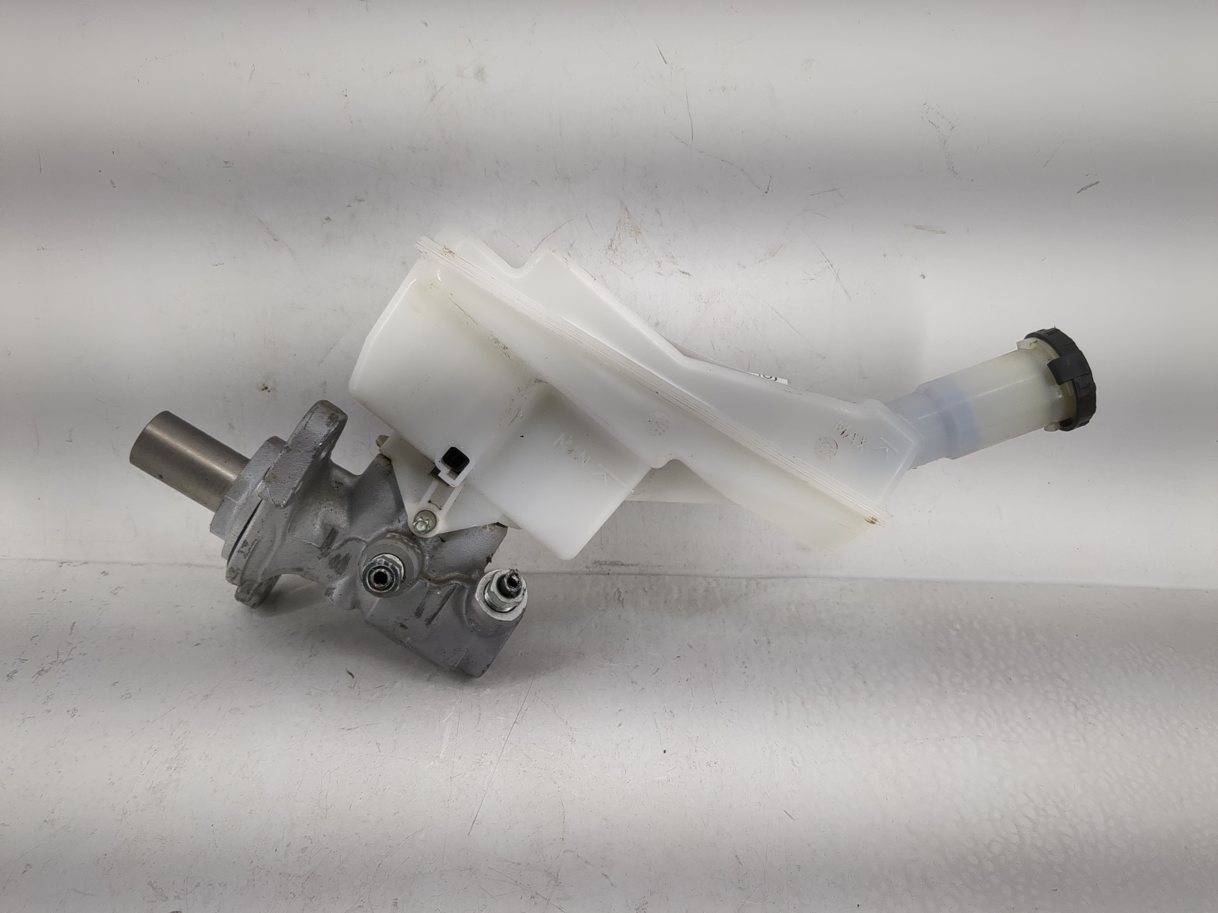 2020-2022 Nissan Versa Brake Master Cylinder 1220684 - Oemusedautoparts1.com