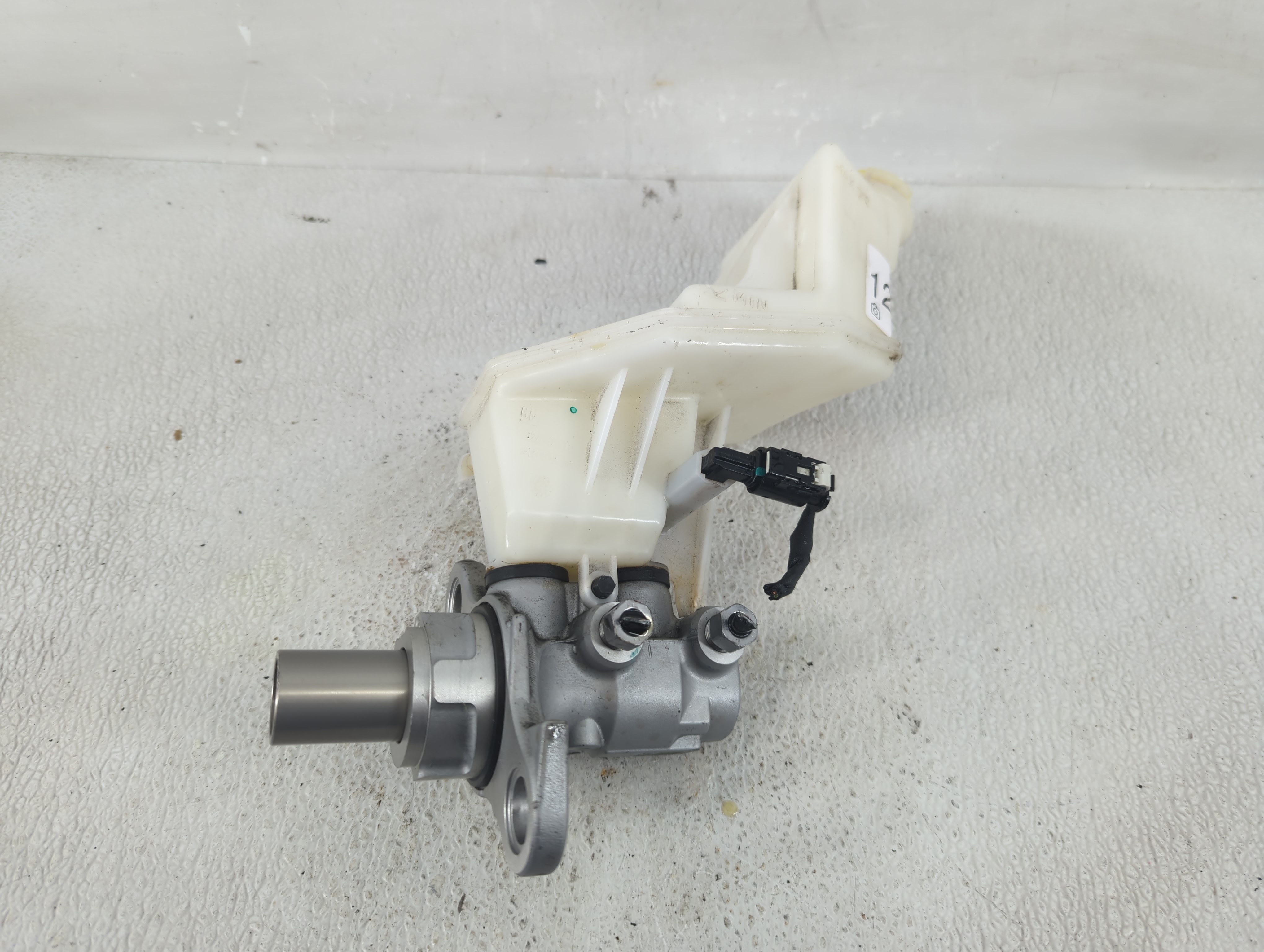 2018-2022 Chevrolet Equinox Brake Master Cylinder 1220743 - Oemusedautoparts1.com