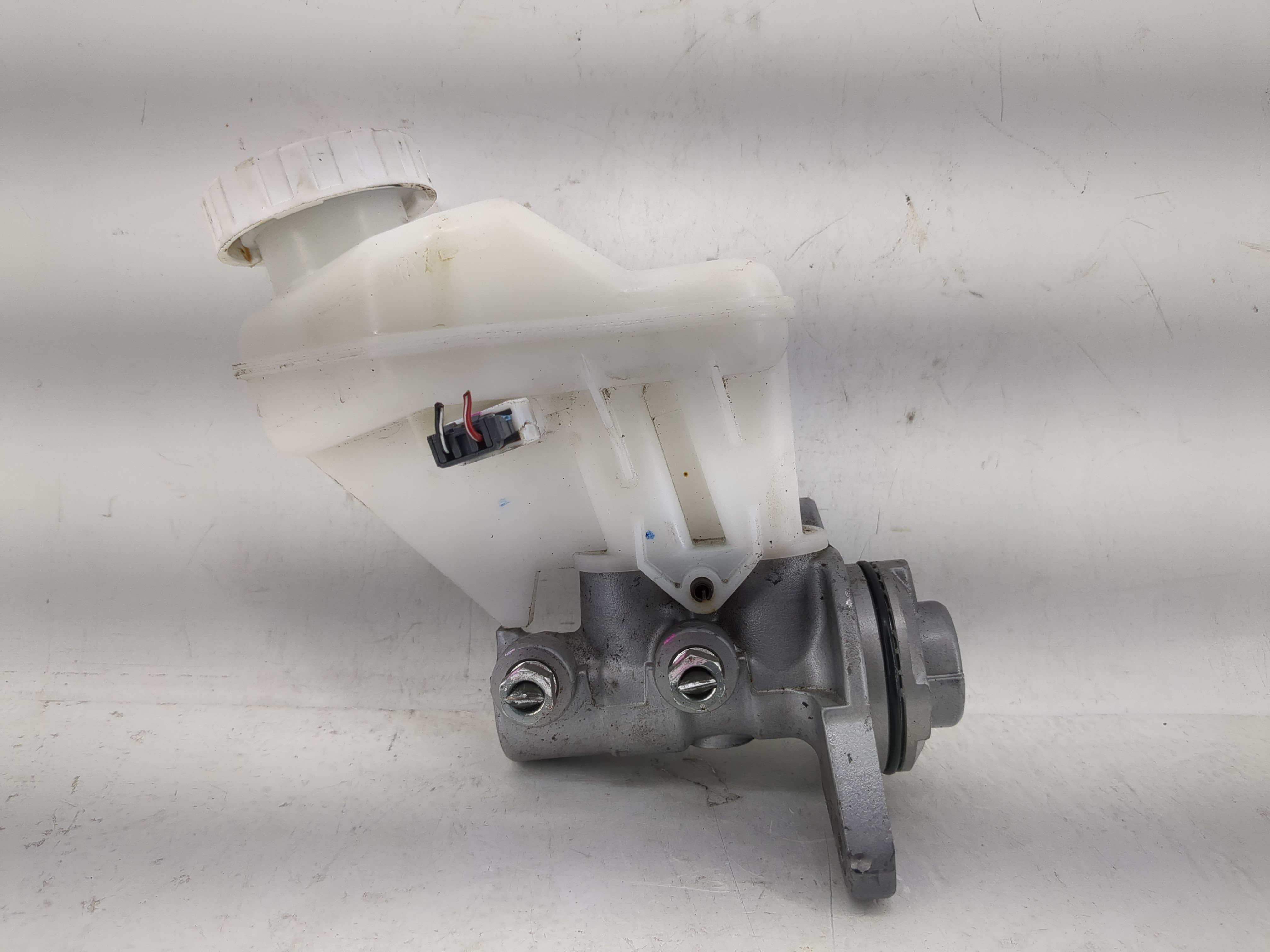 2014-2014 Mitsubishi Mirage Brake Master Cylinder 1220746 - Oemusedautoparts1.com