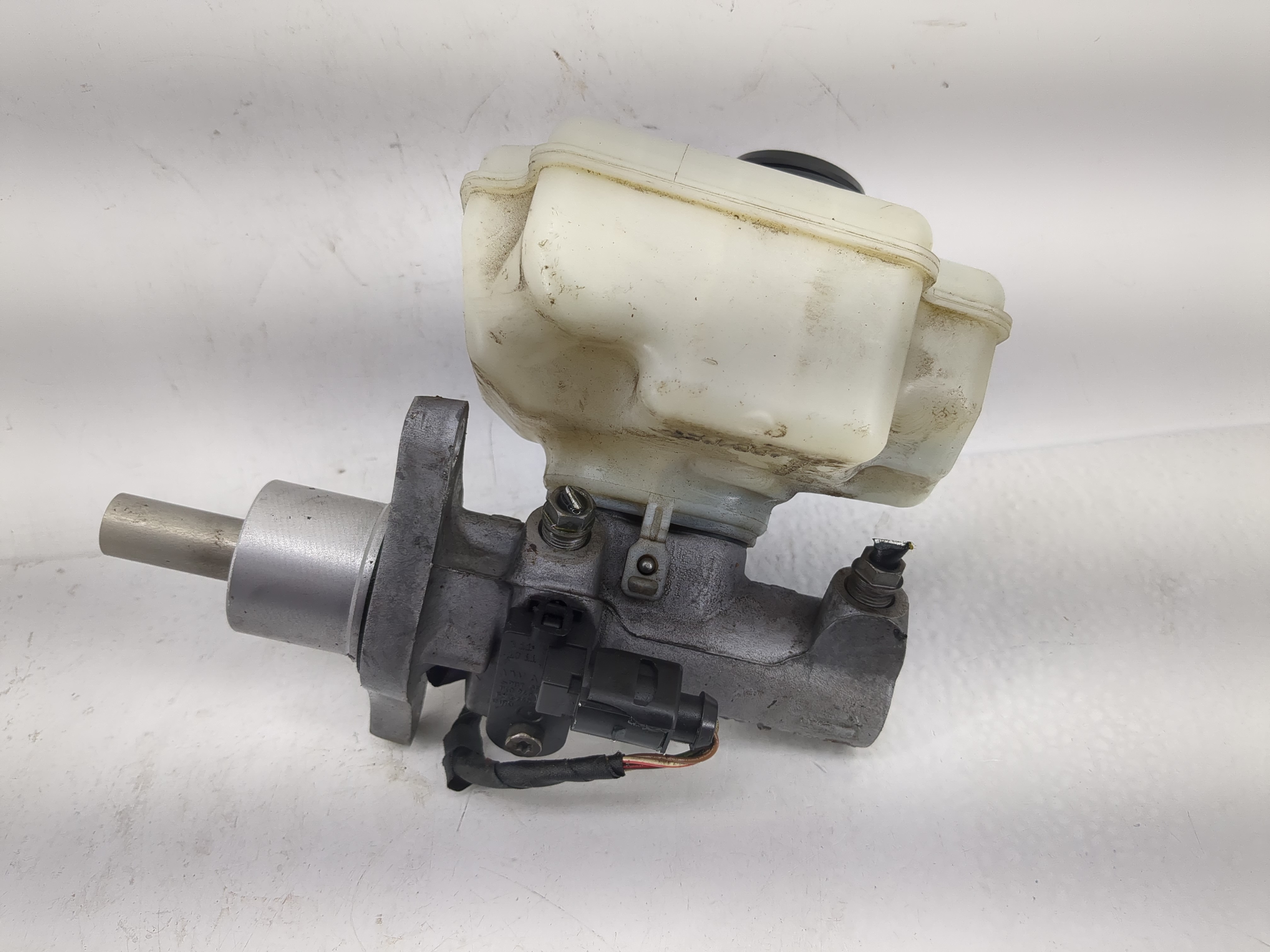 Picture of 2012-2012 Volkswagen Passat Brake Master Cylinder 1220749