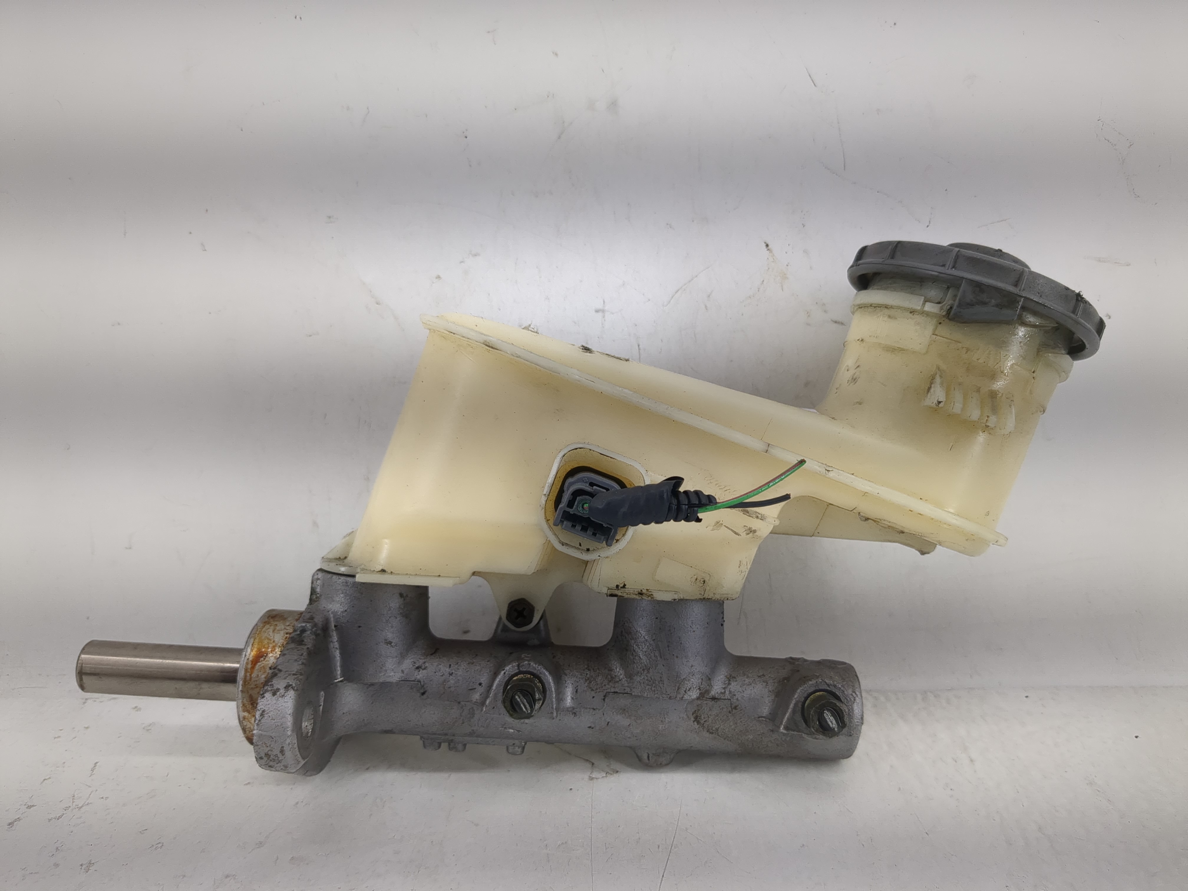 2003-2007 Honda Accord Brake Master Cylinder 1220751 - Oemusedautoparts1.com