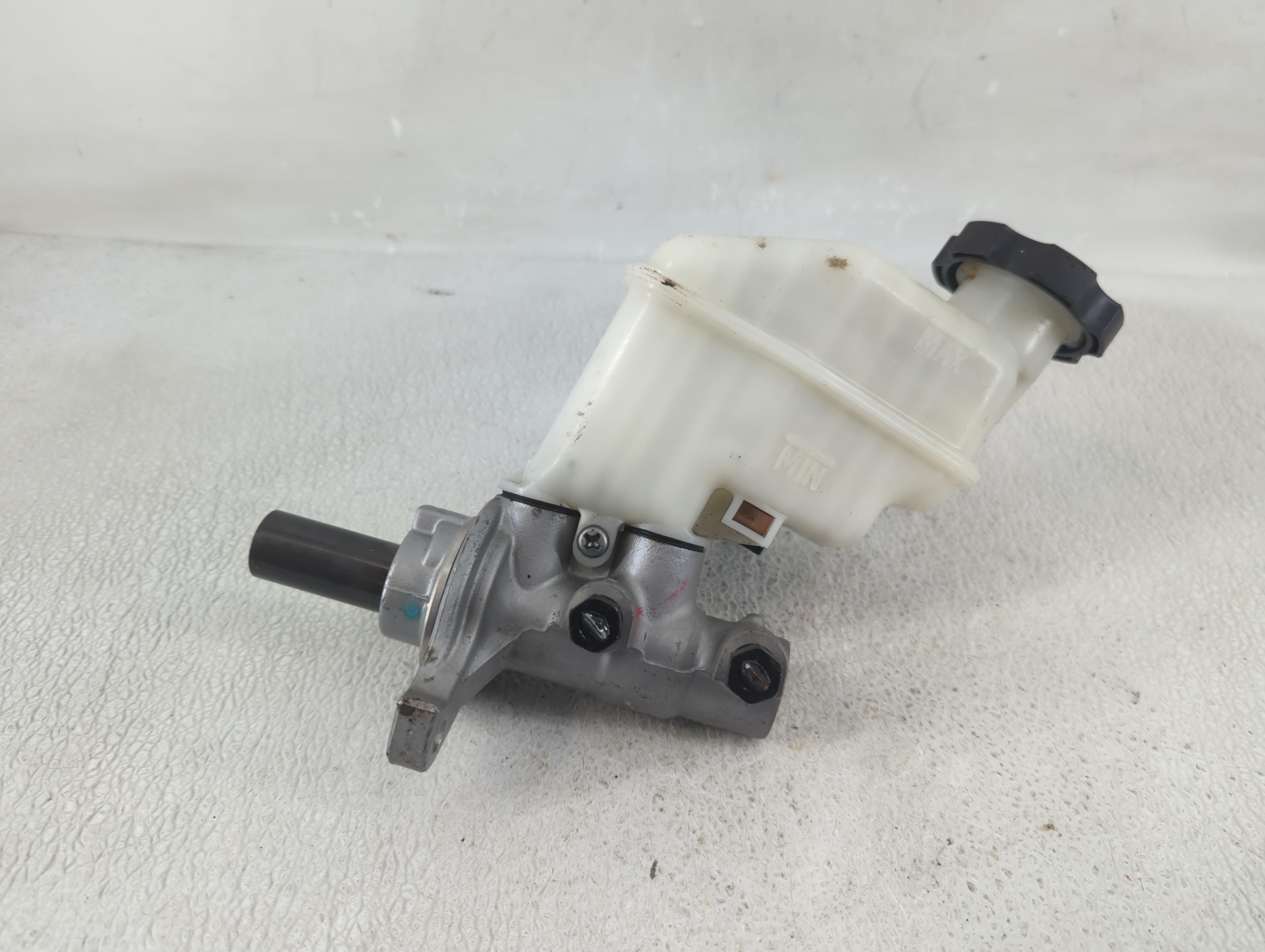 2011-2014 Hyundai Sonata Brake Master Cylinder 1220799 - Oemusedautoparts1.com