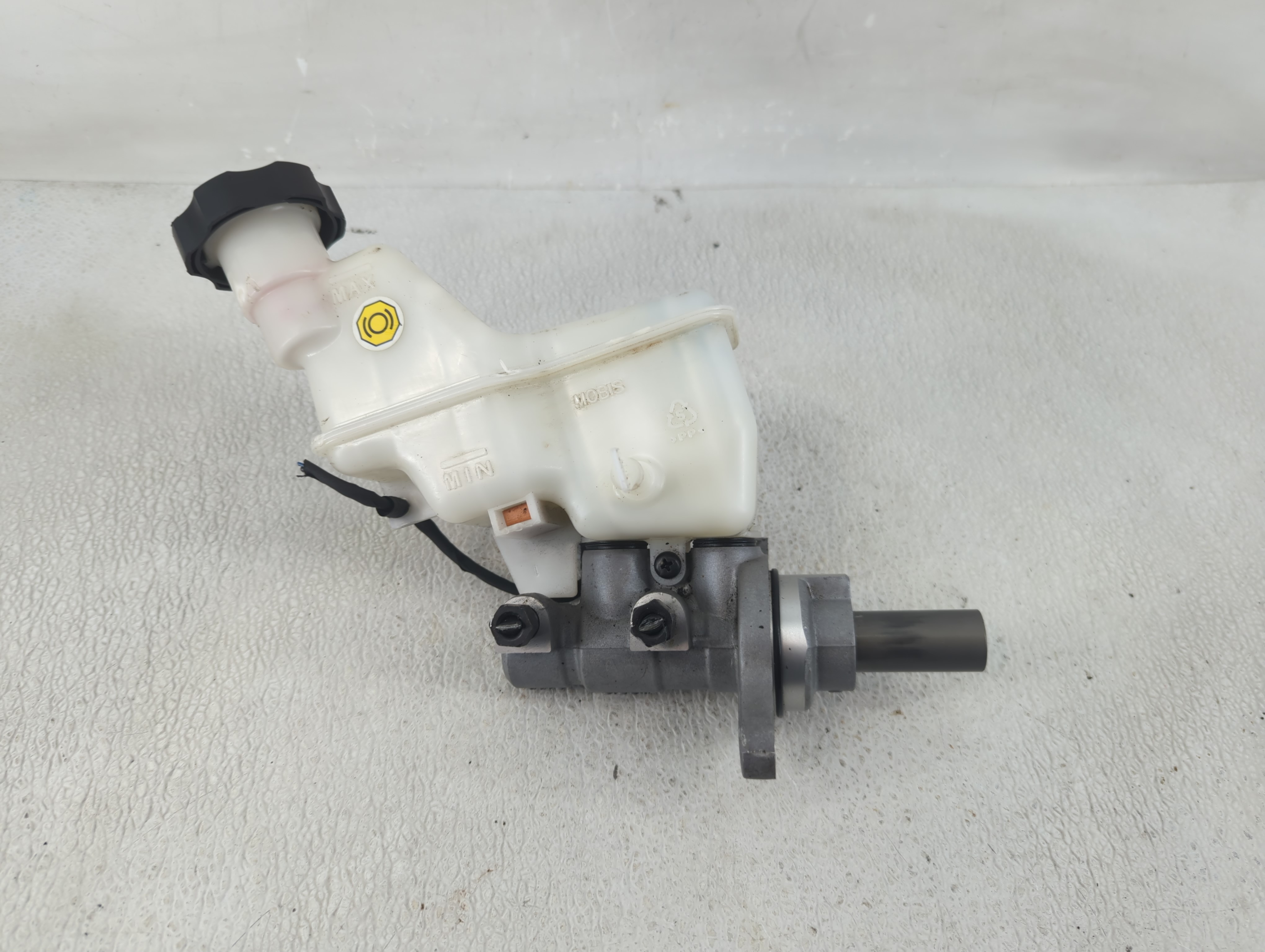 2016-2020 Kia Optima Brake Master Cylinder 1220802 - Oemusedautoparts1.com