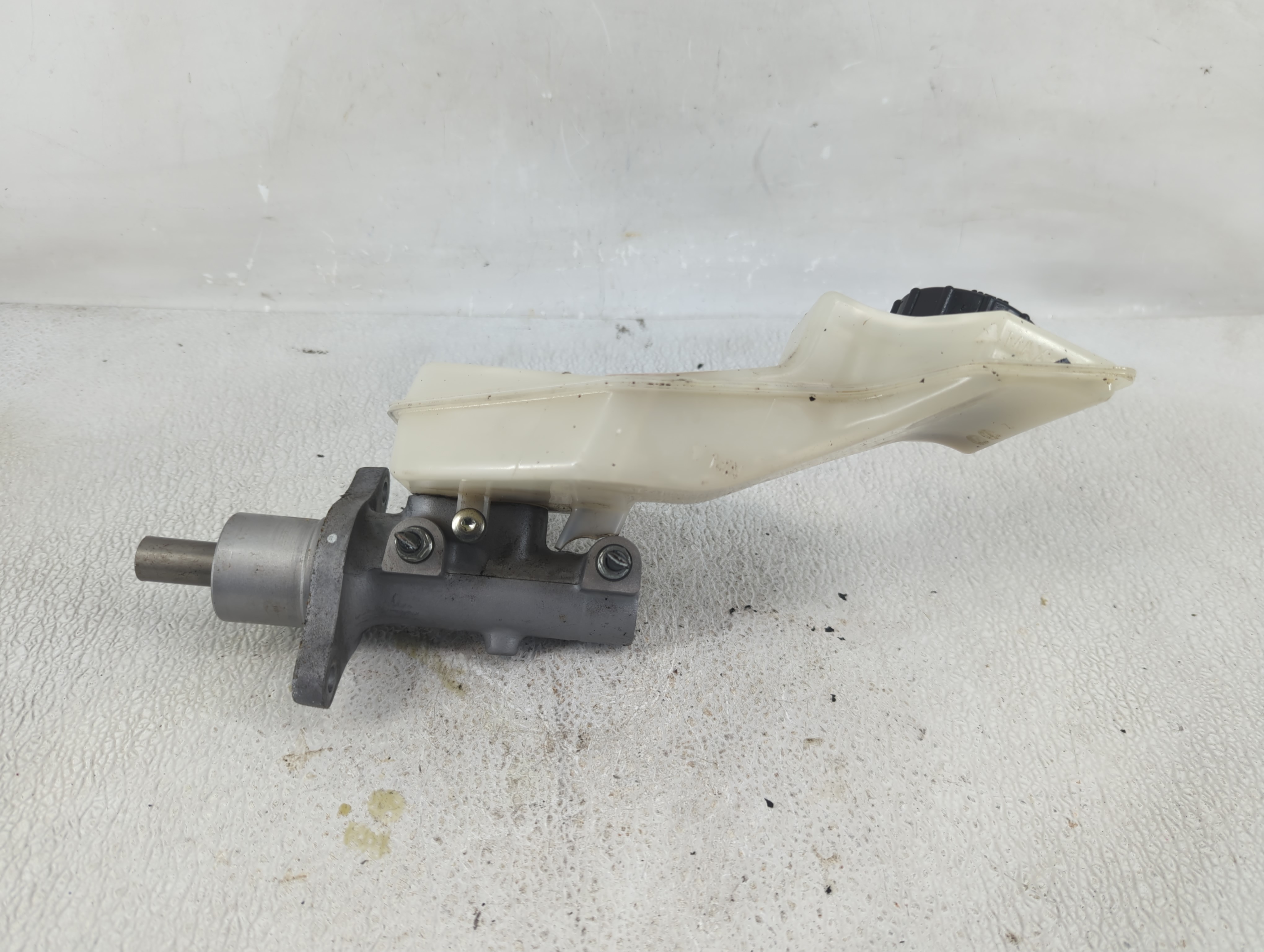 2004-2013 Mazda 3 Brake Master Cylinder 1220814 - Oemusedautoparts1.com