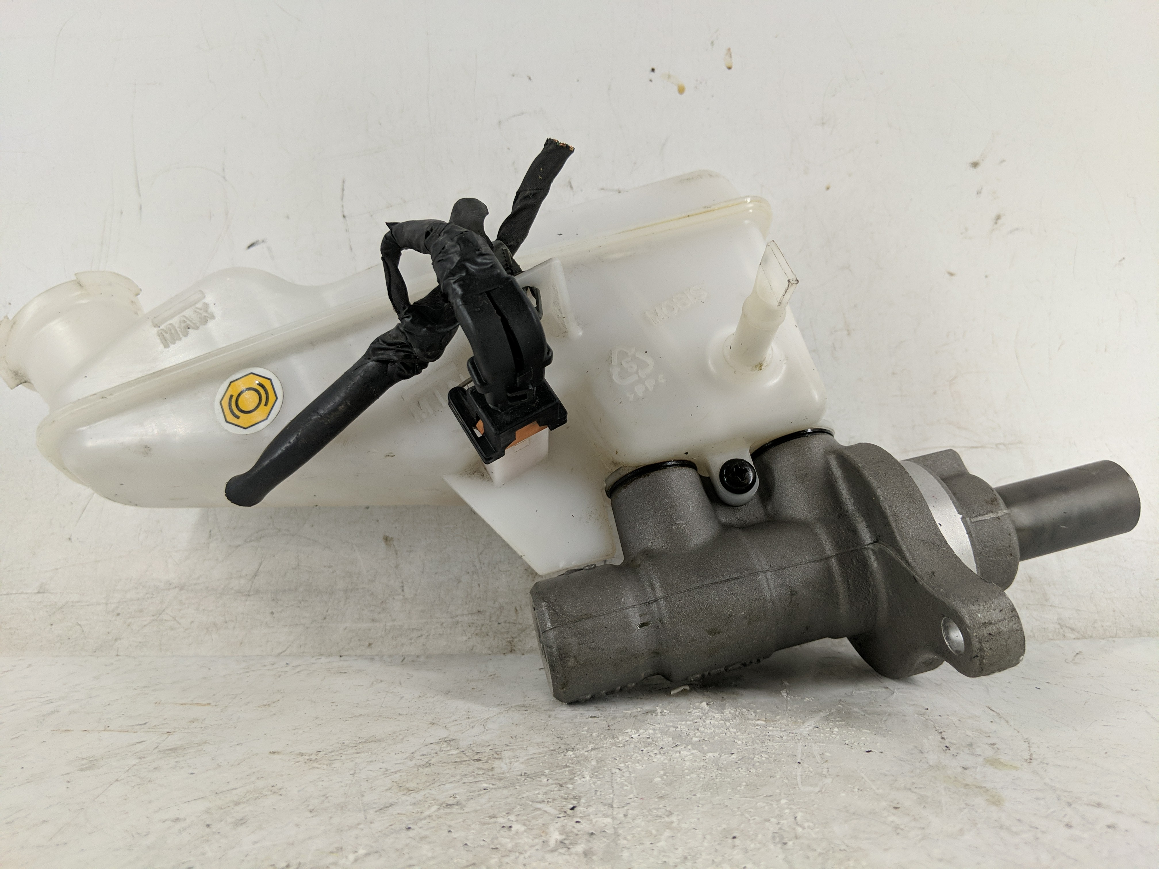 2011-2016 Hyundai Elantra Brake Master Cylinder 1220841 - Oemusedautoparts1.com