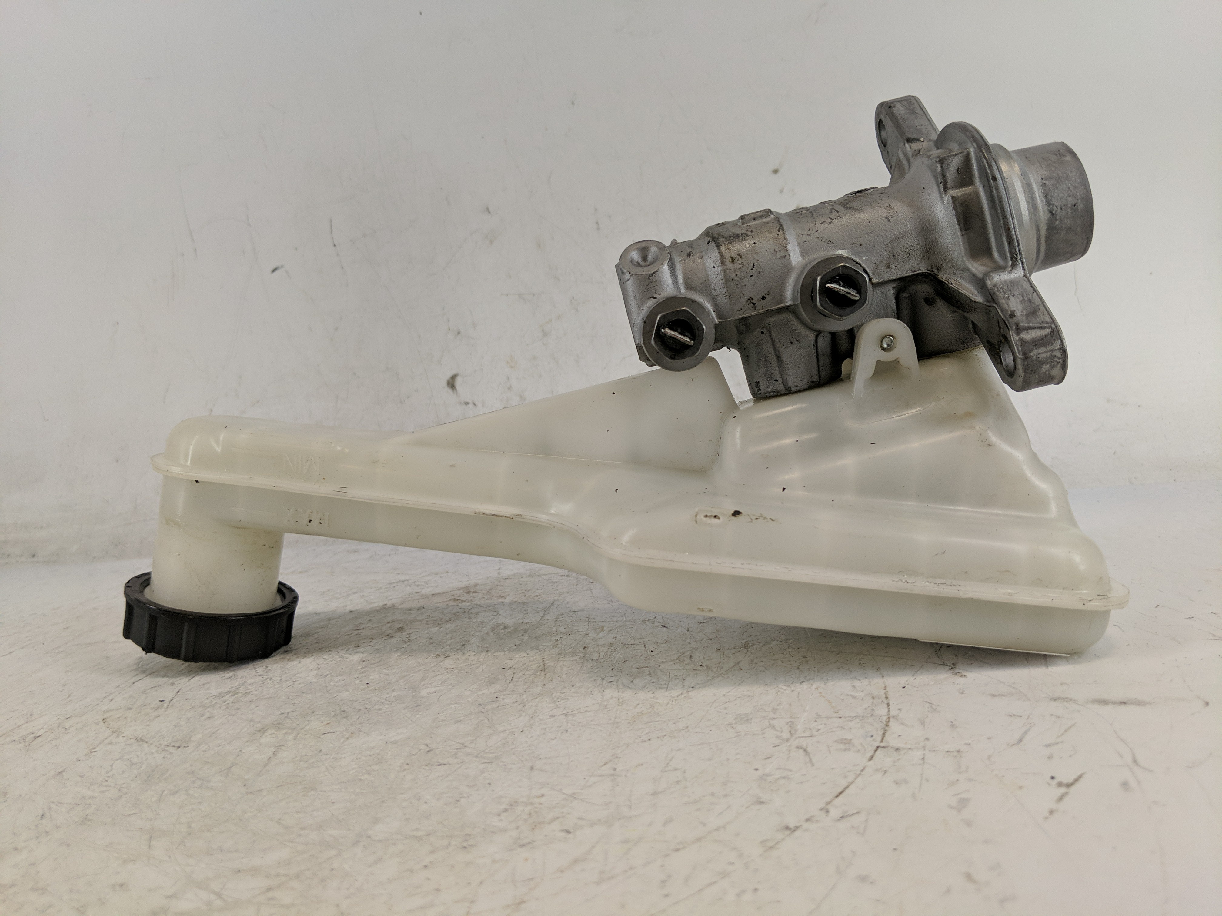2017-2020 Ford Fusion Brake Master Cylinder 1220843 - Oemusedautoparts1.com