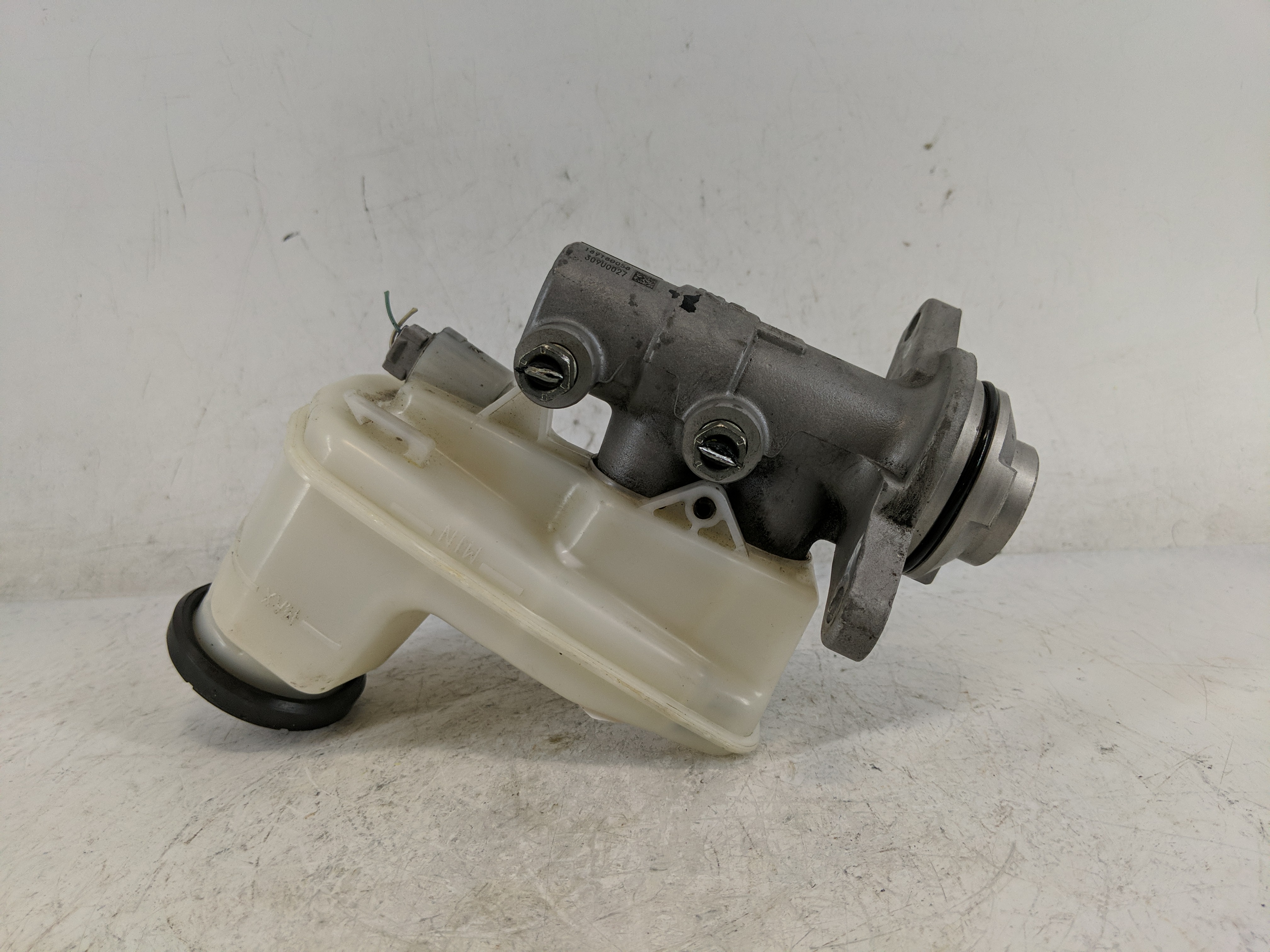 2018-2022 Toyota Camry Brake Master Cylinder 1220845 - Oemusedautoparts1.com