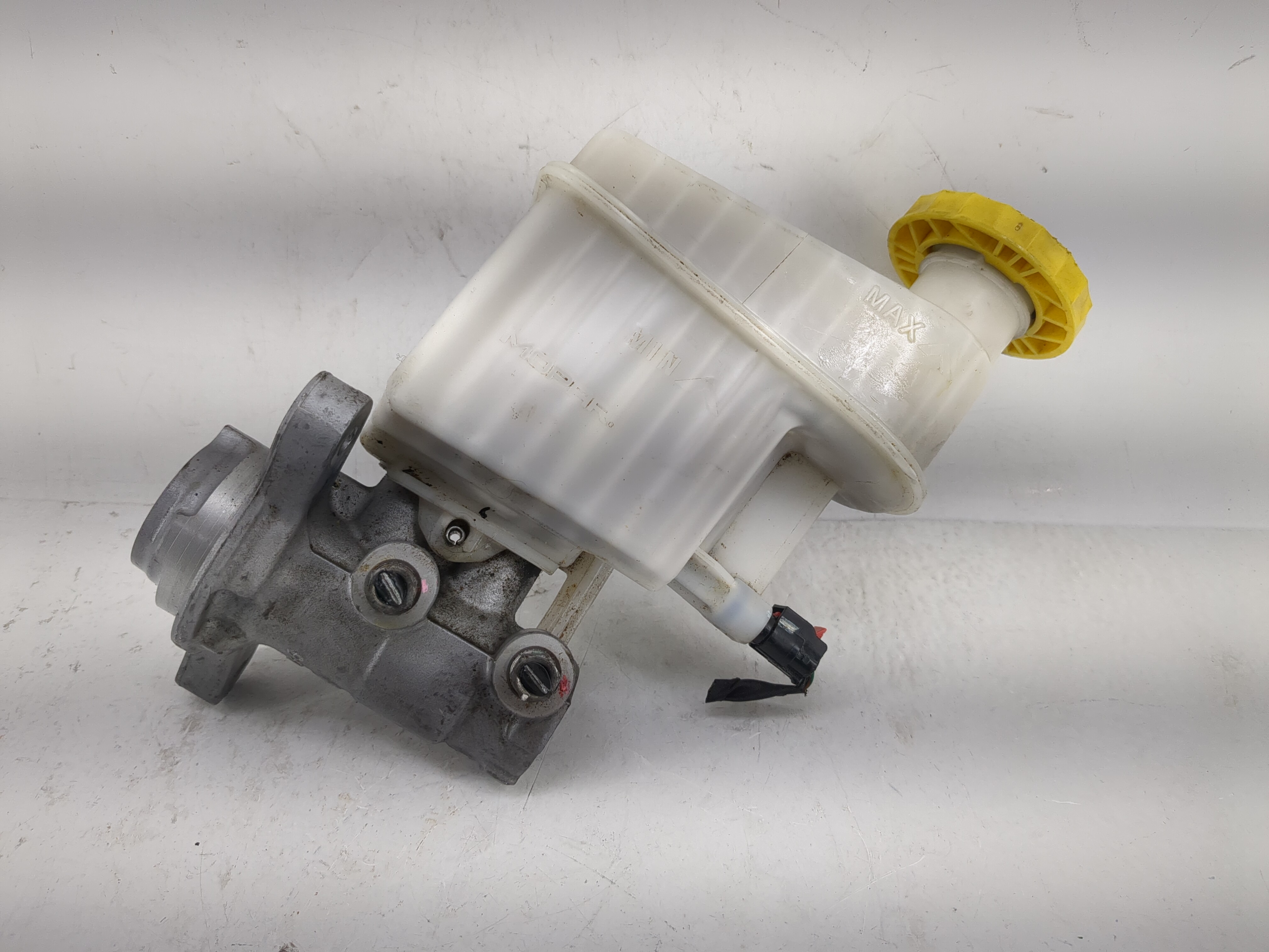 2017 Jeep Compass Brake Master Cylinder 1220849 - Oemusedautoparts1.com