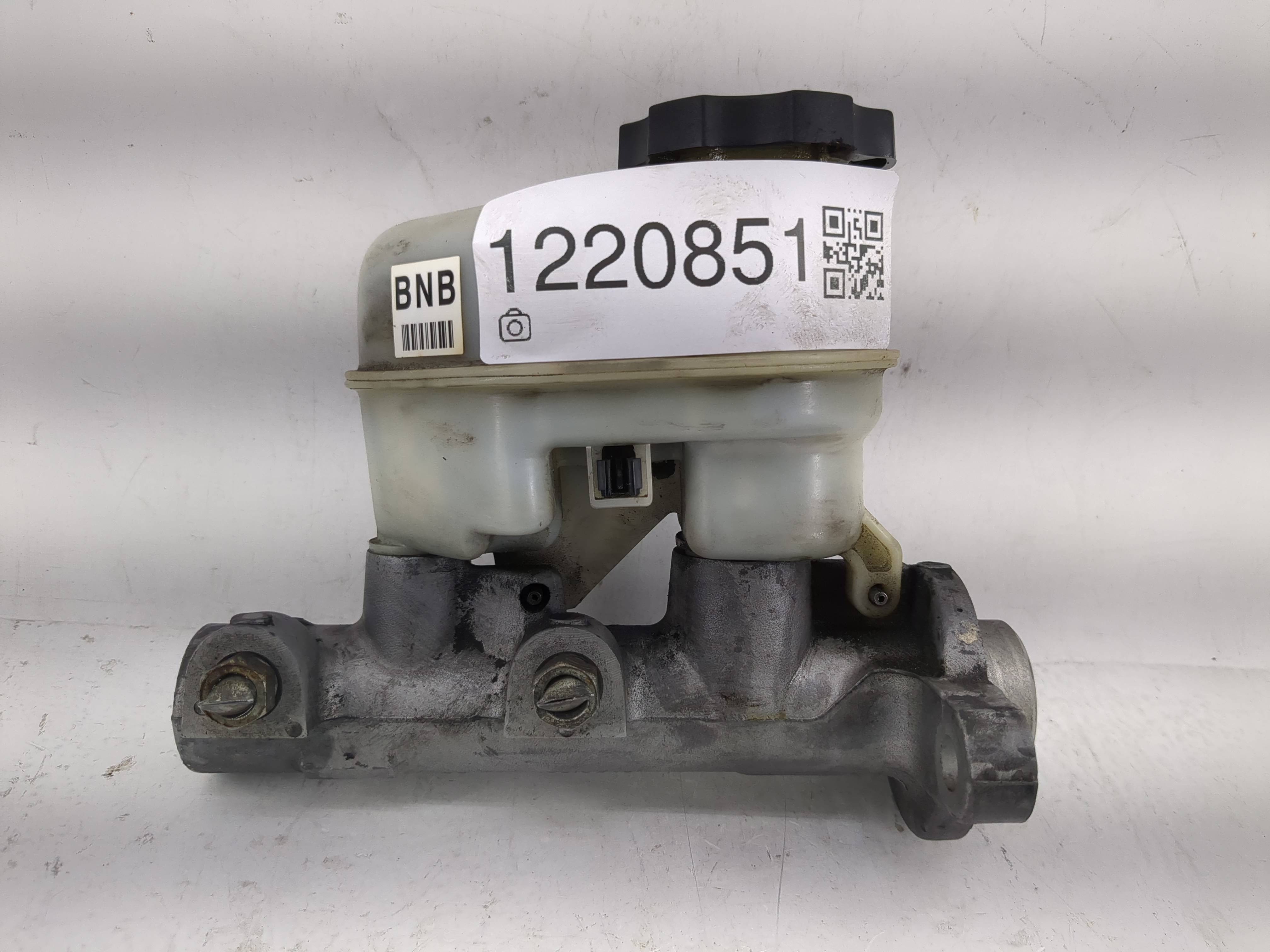 2006-2008 Chevrolet Impala Brake Master Cylinder 1220851 - Oemusedautoparts1.com