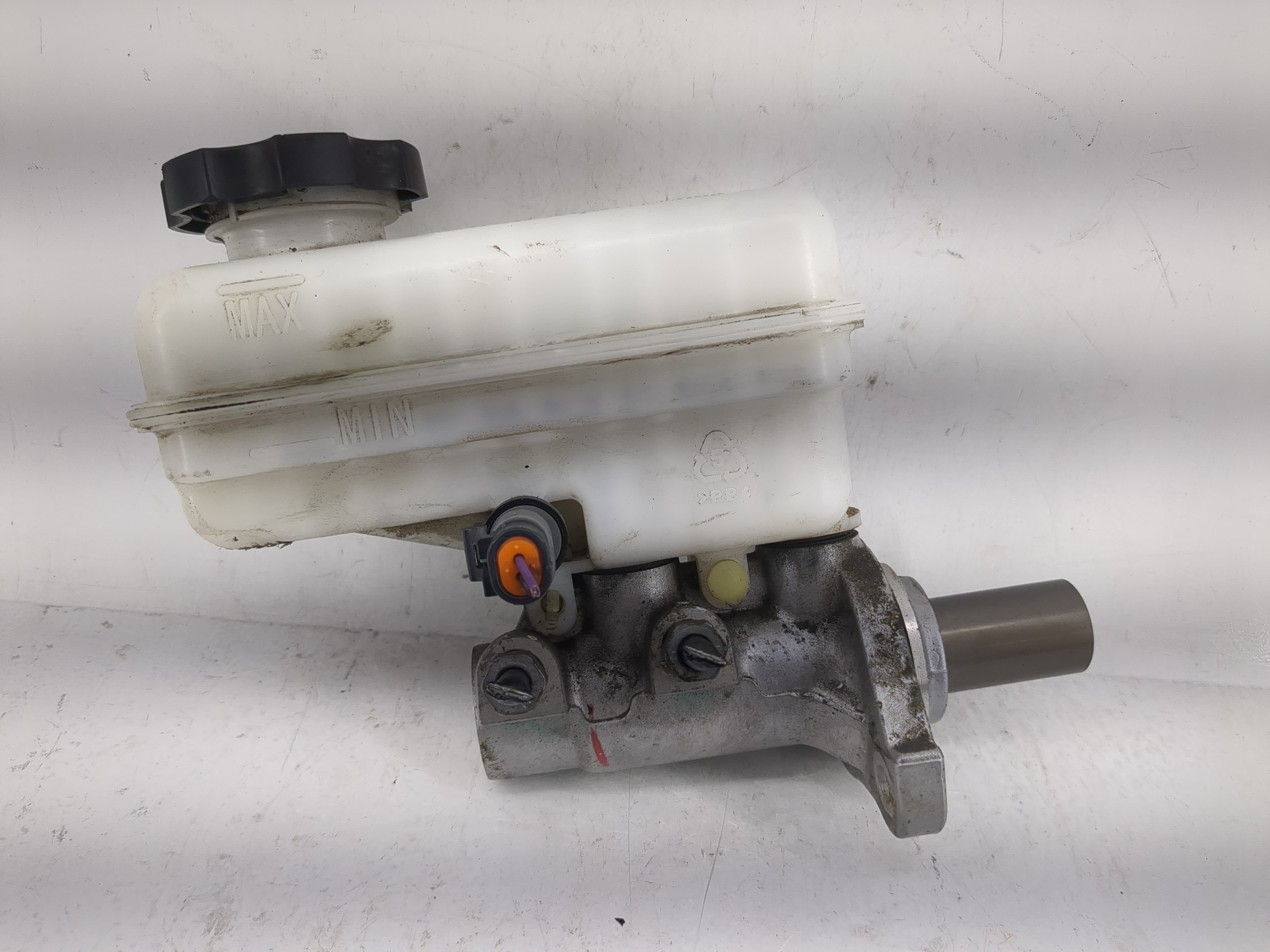 2011-2017 Chevrolet Equinox Brake Master Cylinder 1220854 - Oemusedautoparts1.com