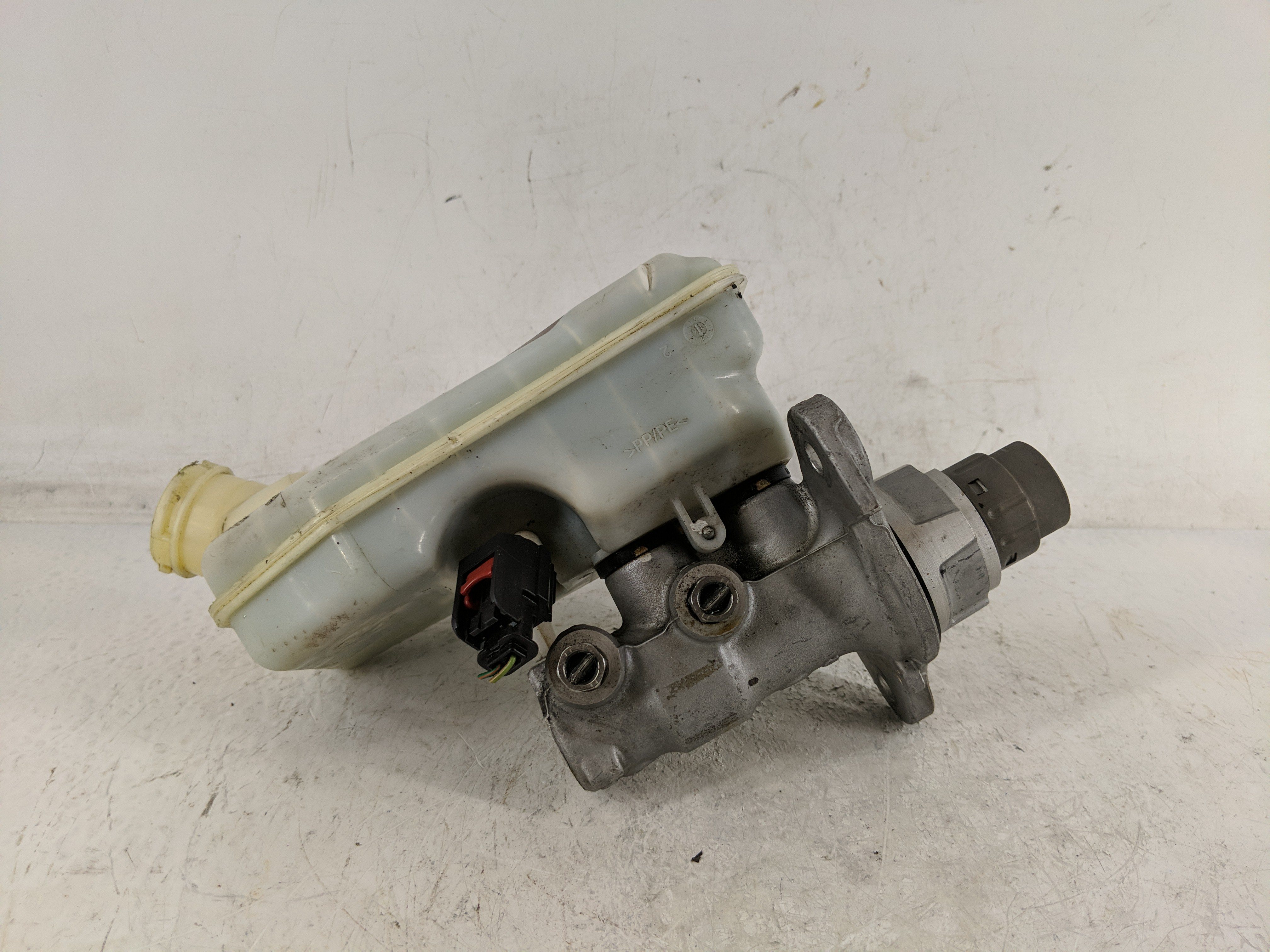Dodge Caravan Brake Master Cylinder 1220899 - Oemusedautoparts1.com